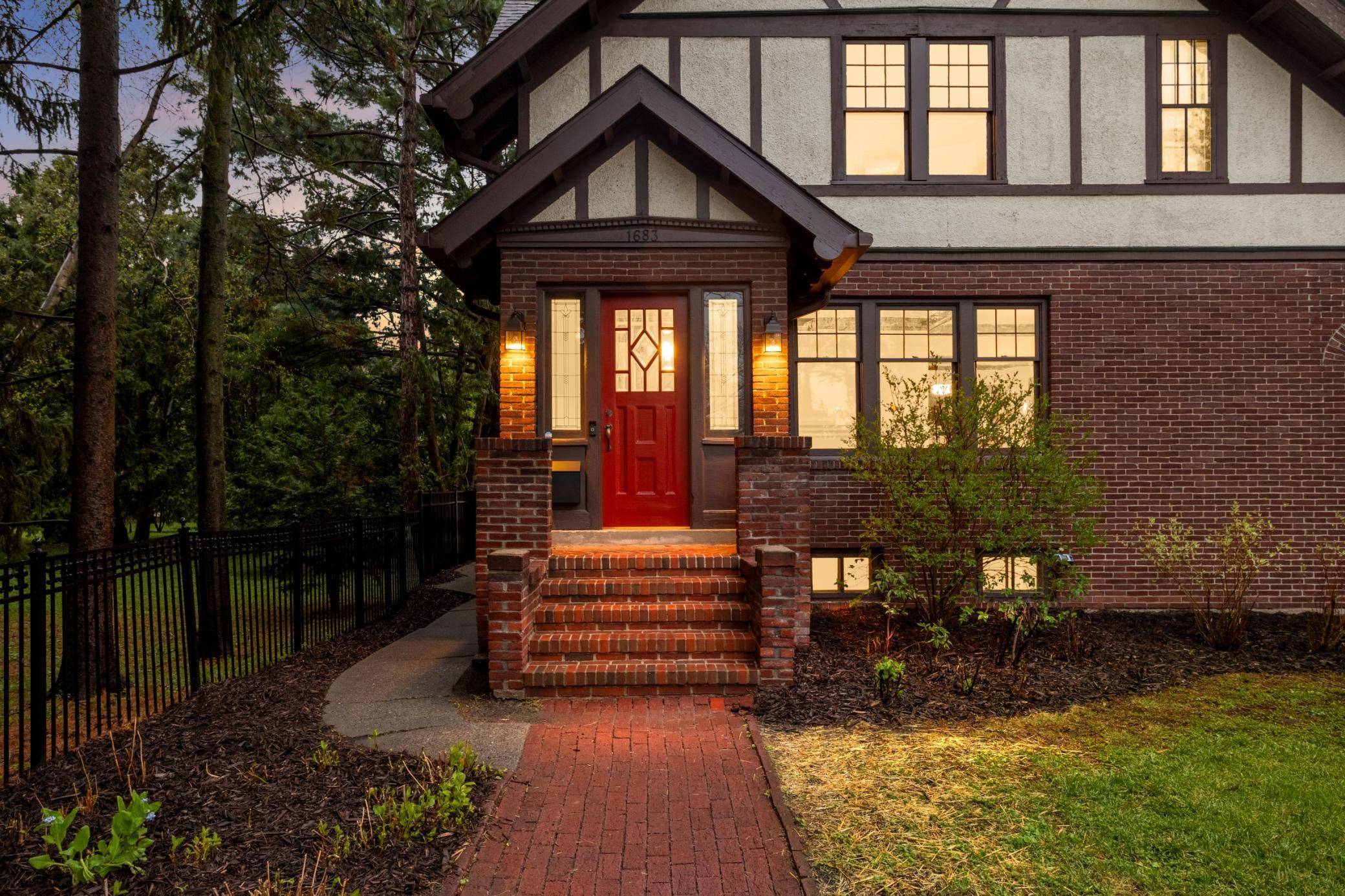 1683 Summit AVE, Saint Paul, MN 55105