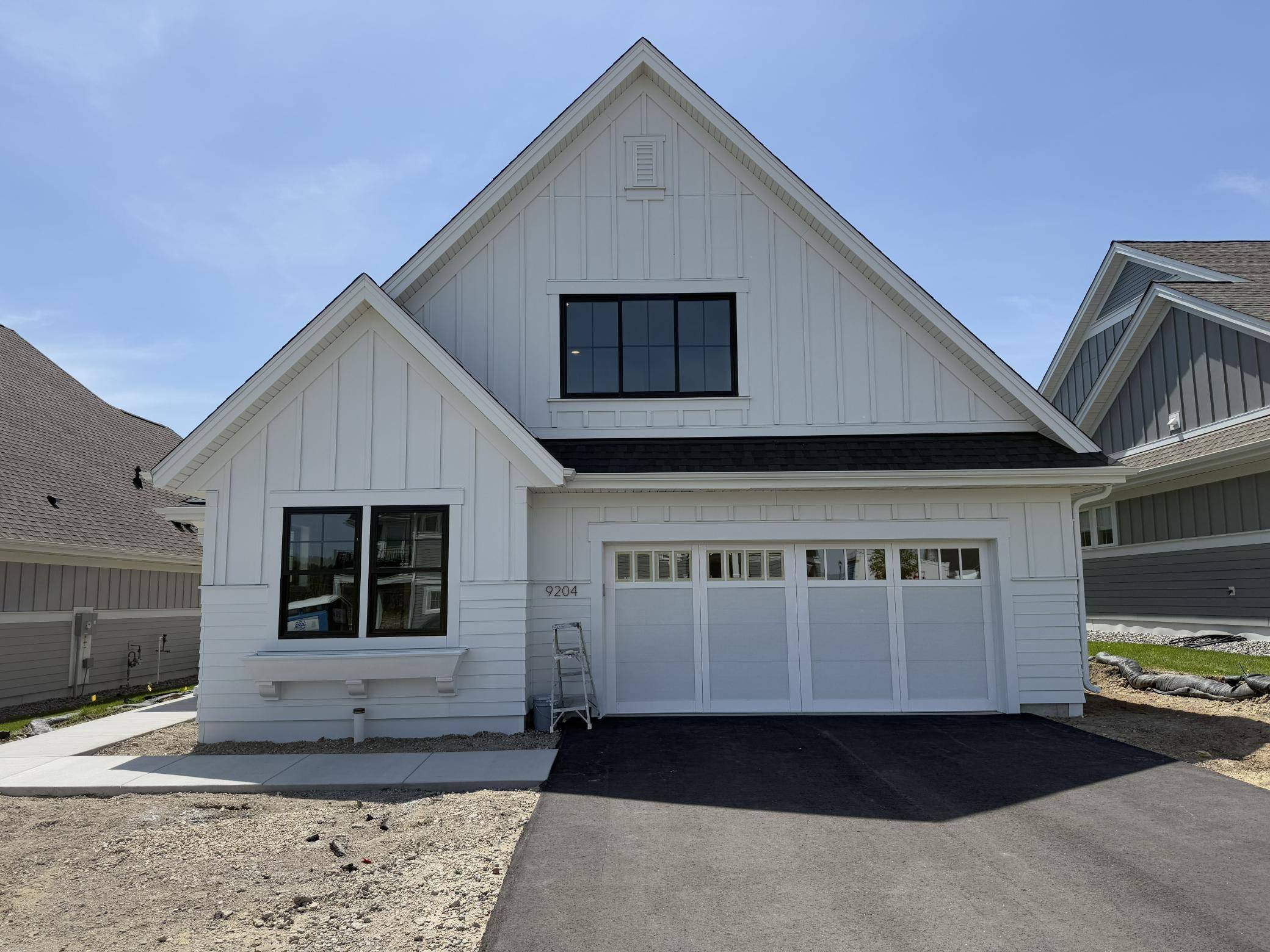 9204 Mills DR, Chanhassen, MN 55317