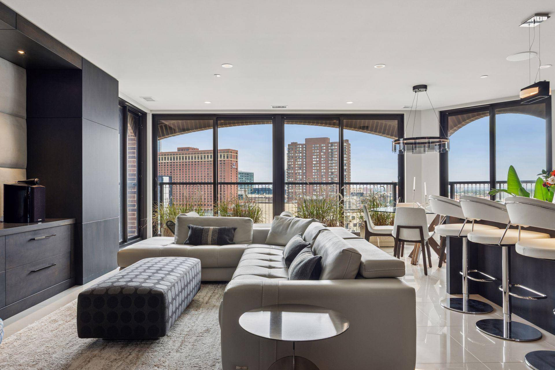 1201 Yale PL #1110, Minneapolis, MN 55403