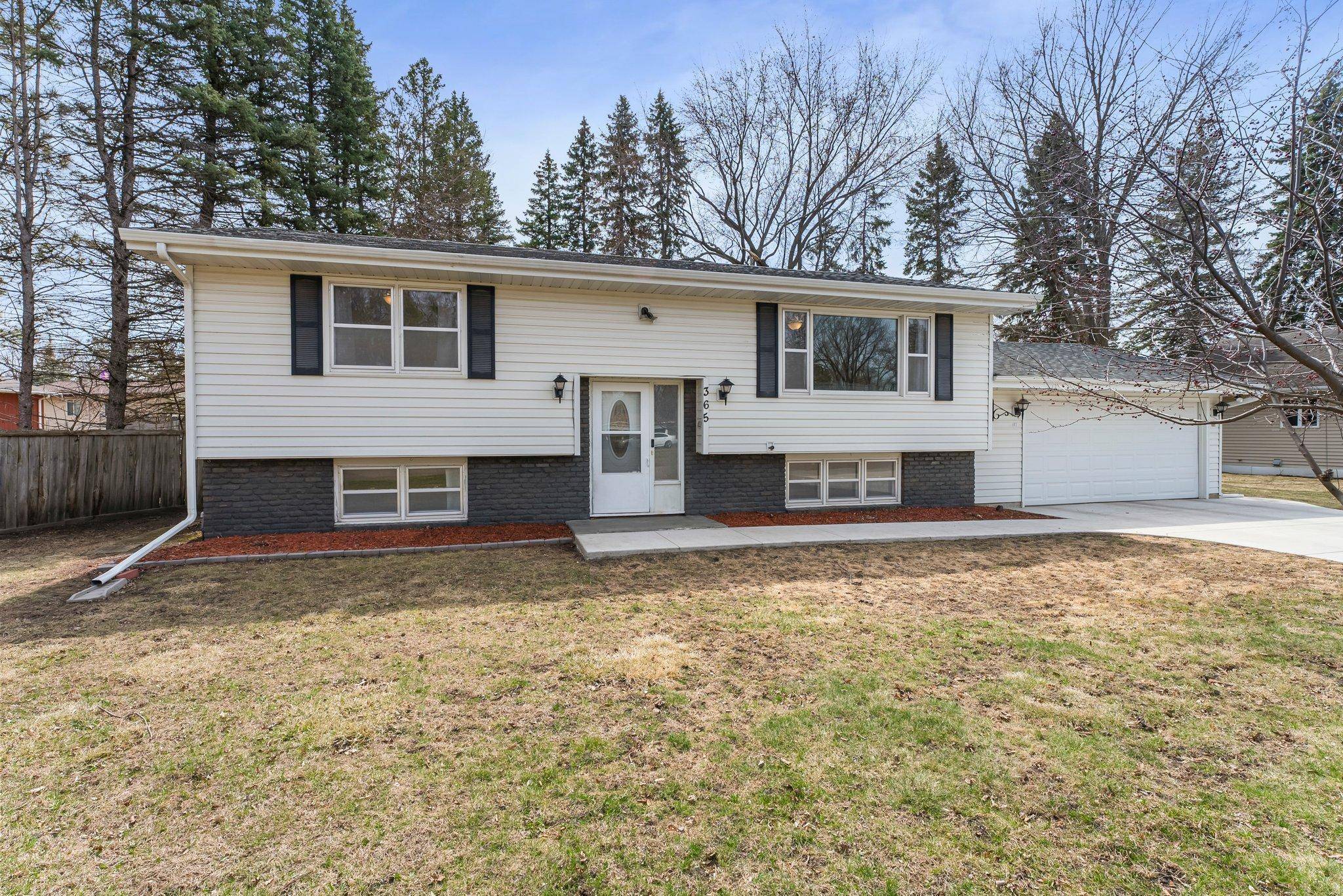 365 Spruce ST E, Annandale, MN 55302