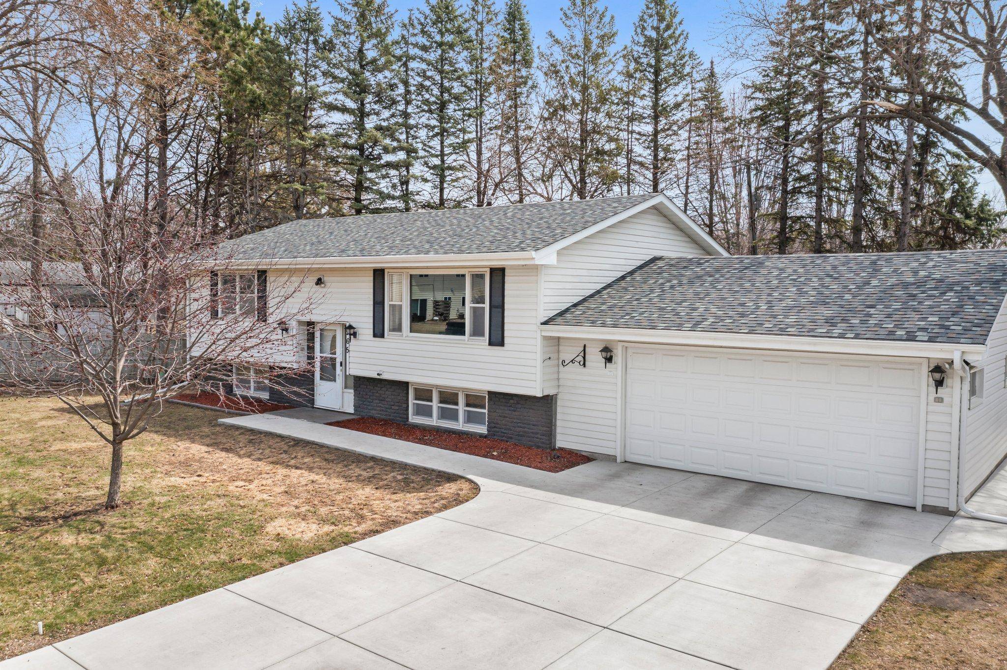 365 Spruce ST E, Annandale, MN 55302