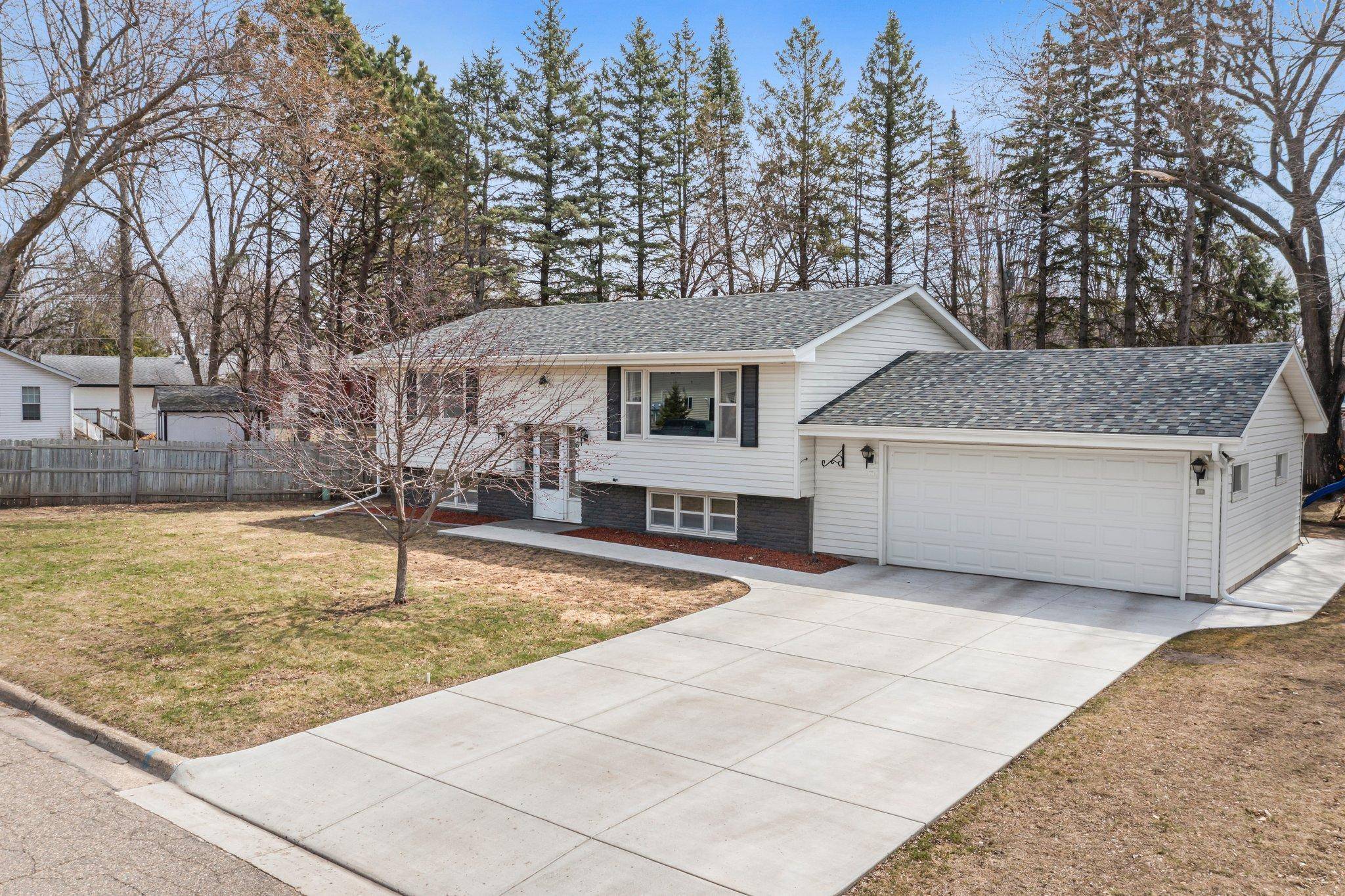 365 Spruce ST E, Annandale, MN 55302