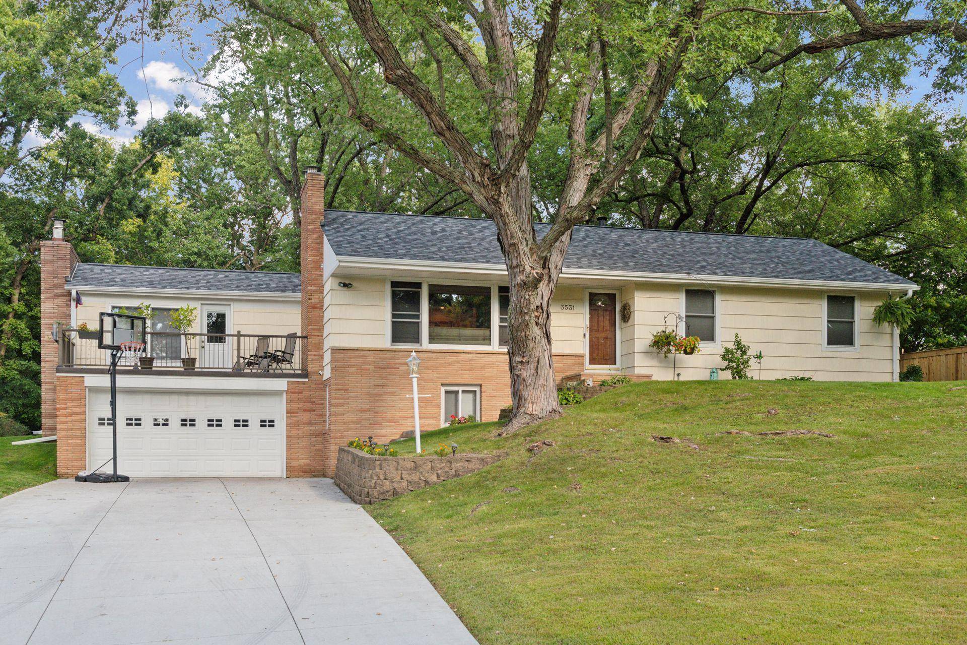 3531 Arbor LN, Minnetonka, MN 55305
