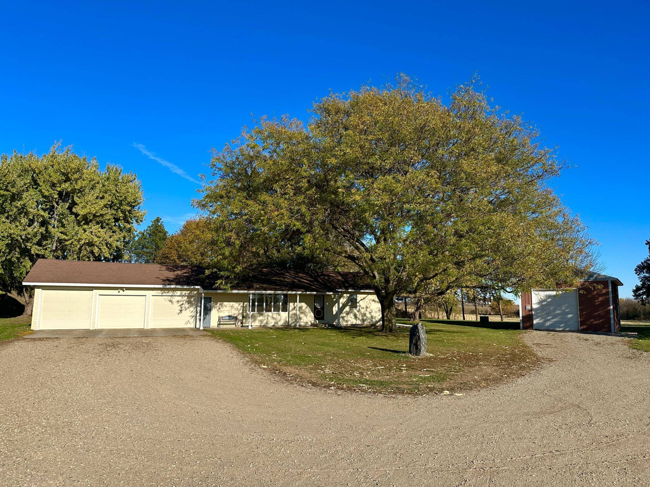 15742 675th AVE, Alden, MN 56009