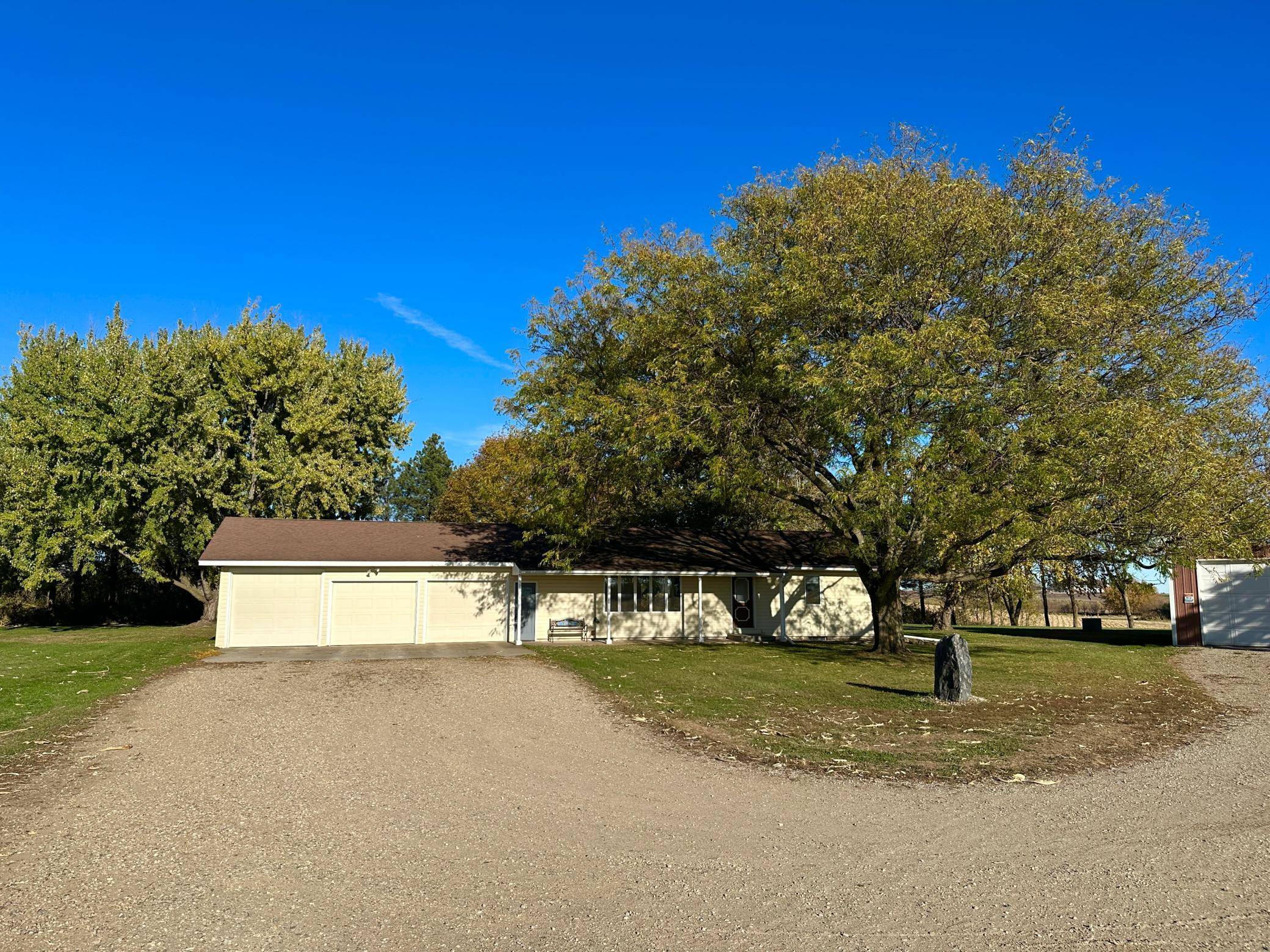 15742 675th AVE, Alden, MN 56009