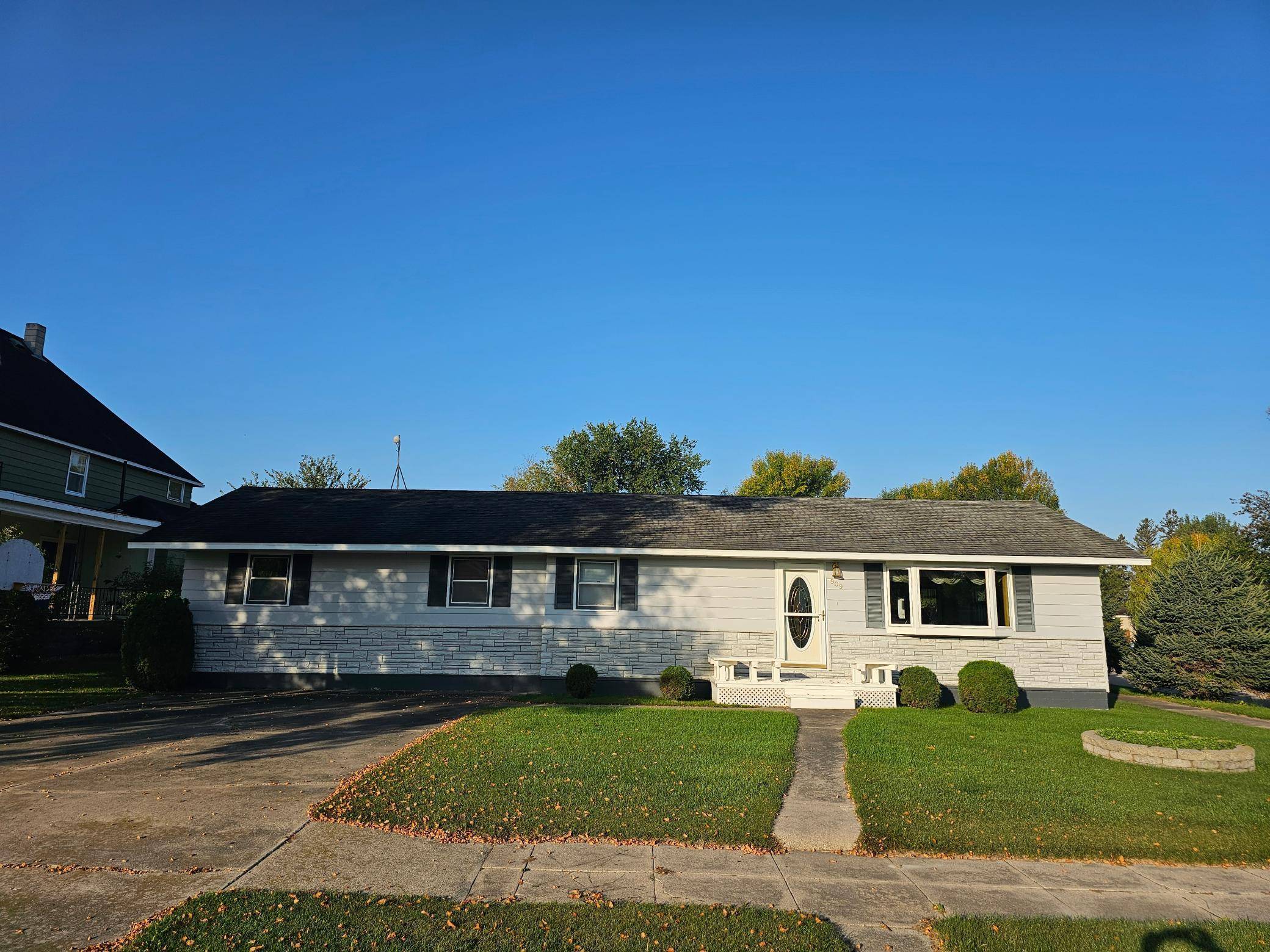 909 Bradford AVE, Argyle, MN 56713