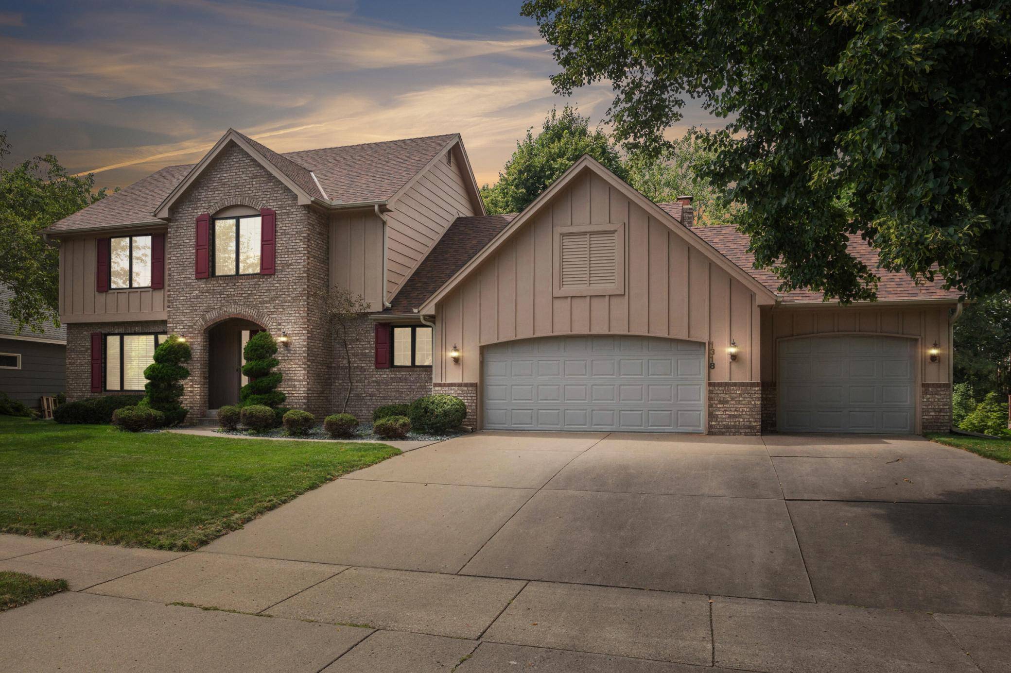 1318 W Royal Oaks DR, Shoreview, MN 55126