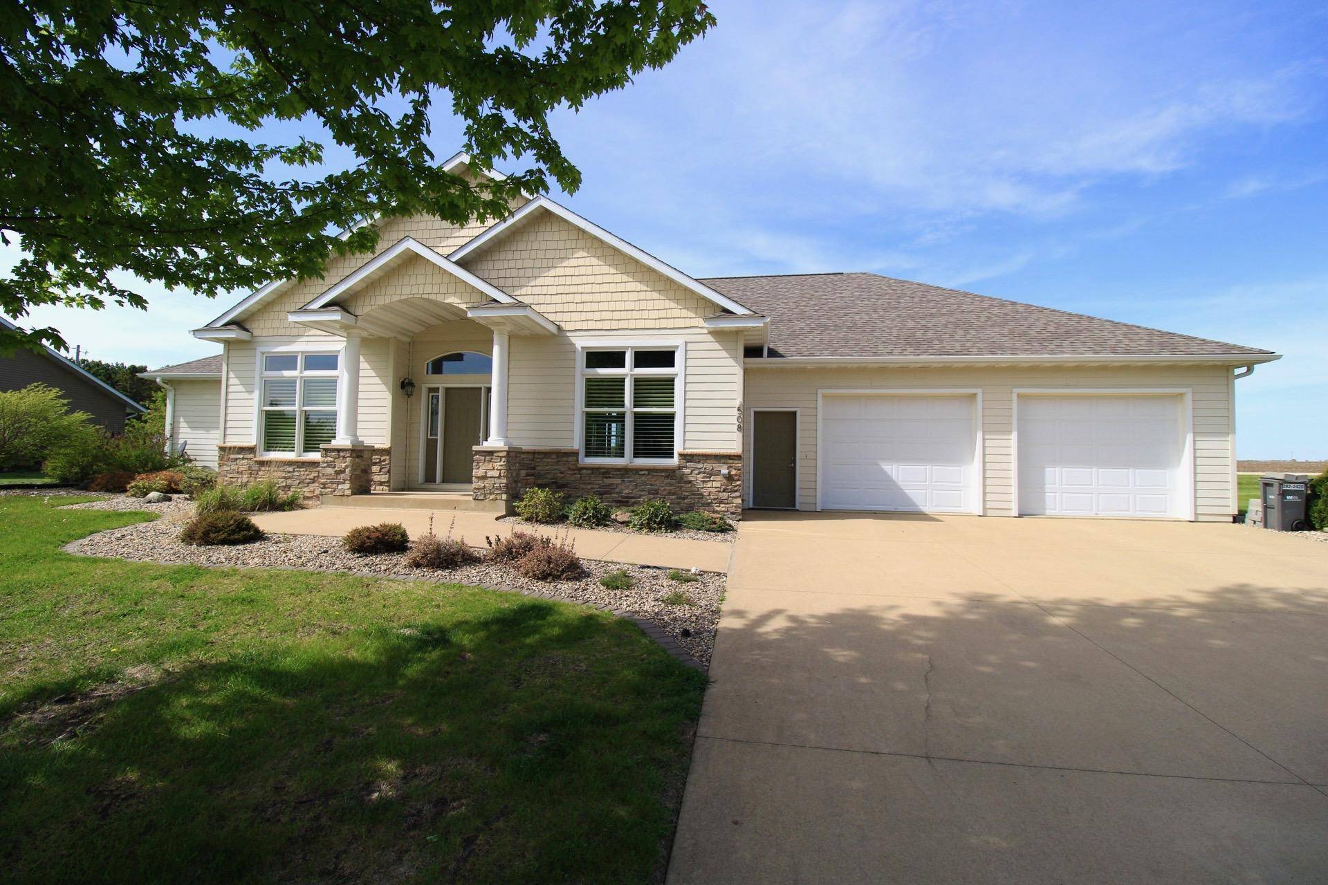 508 Vangsness ST, Adams, MN 55909