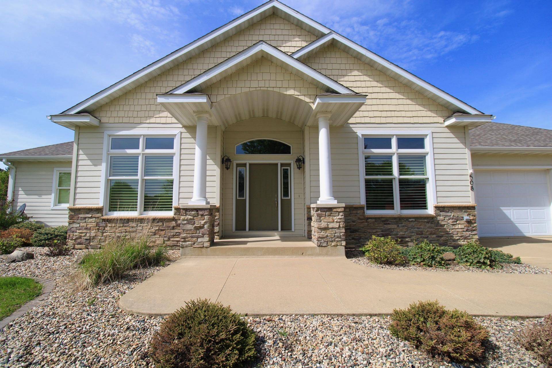 508 Vangsness ST, Adams, MN 55909