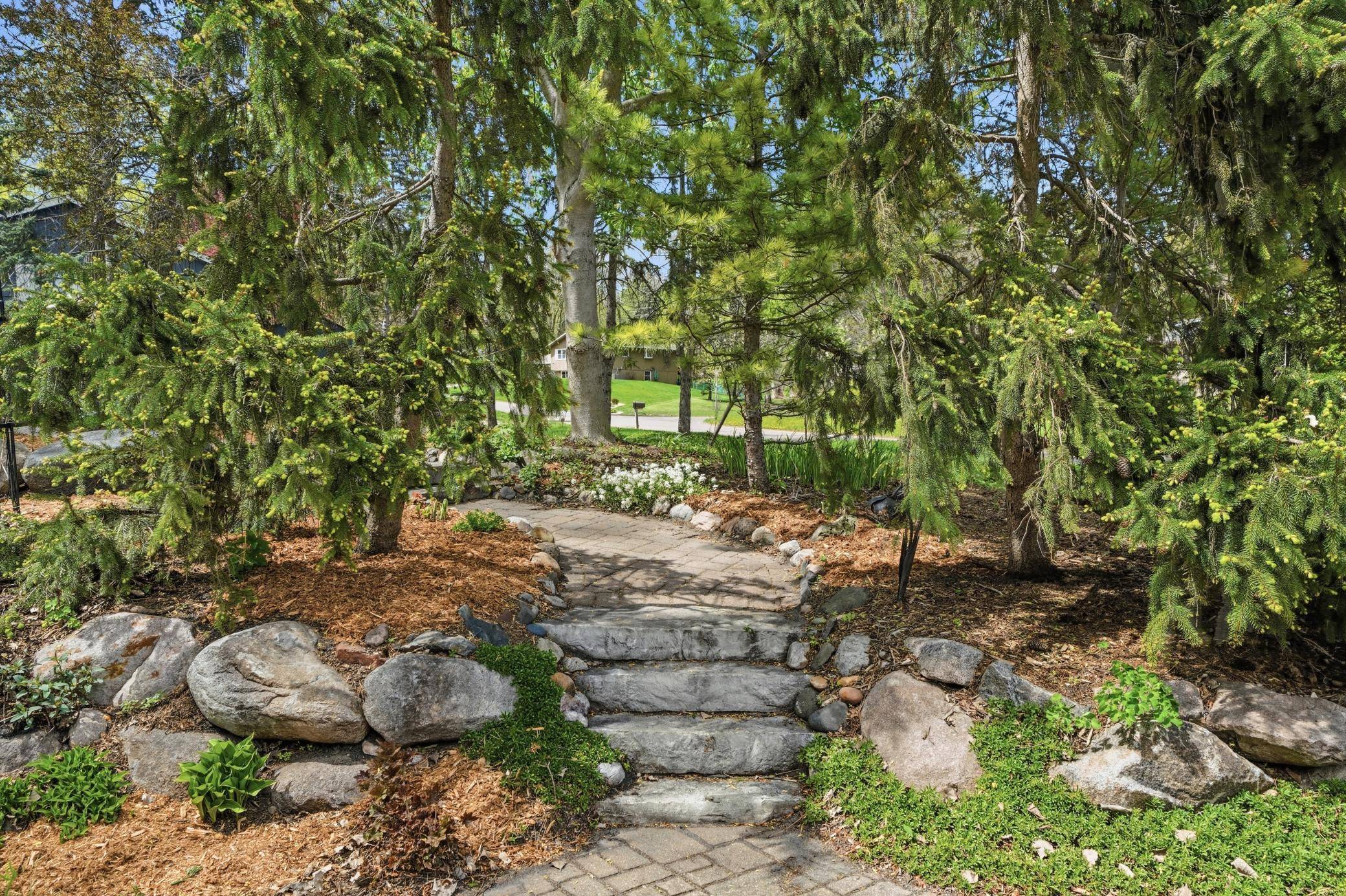 15213 Boulder Creek DR, Minnetonka, MN 55345