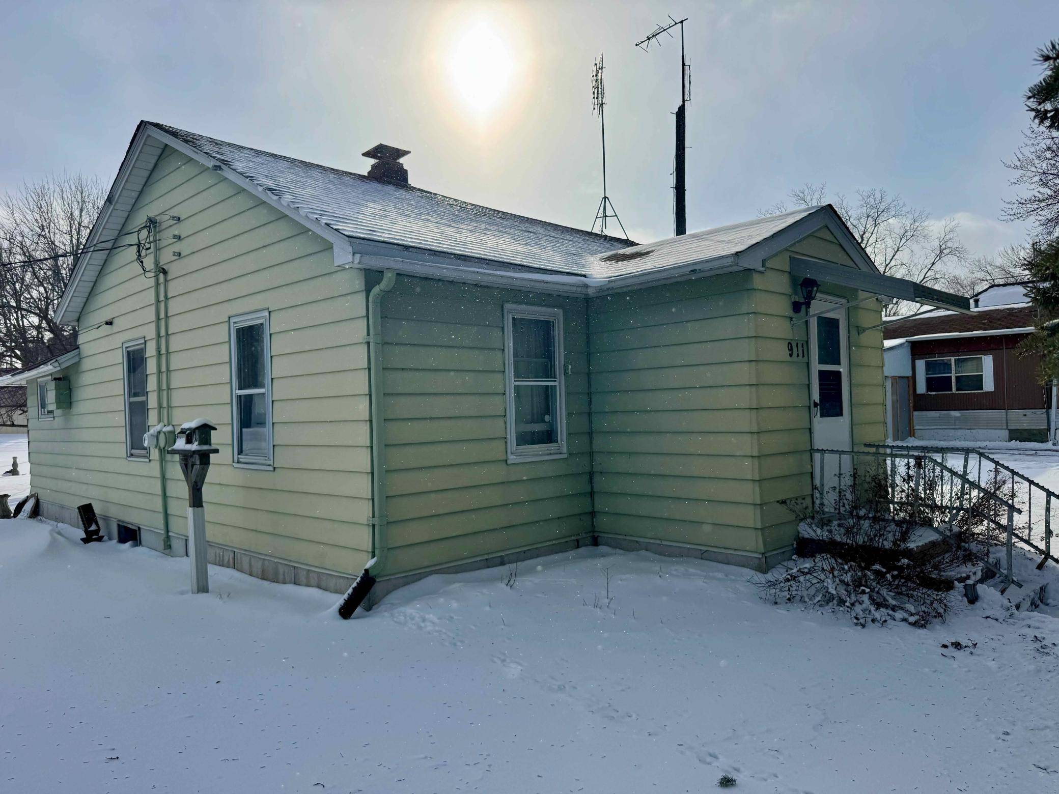 911 Maple AVE, Bird Island, MN 55310