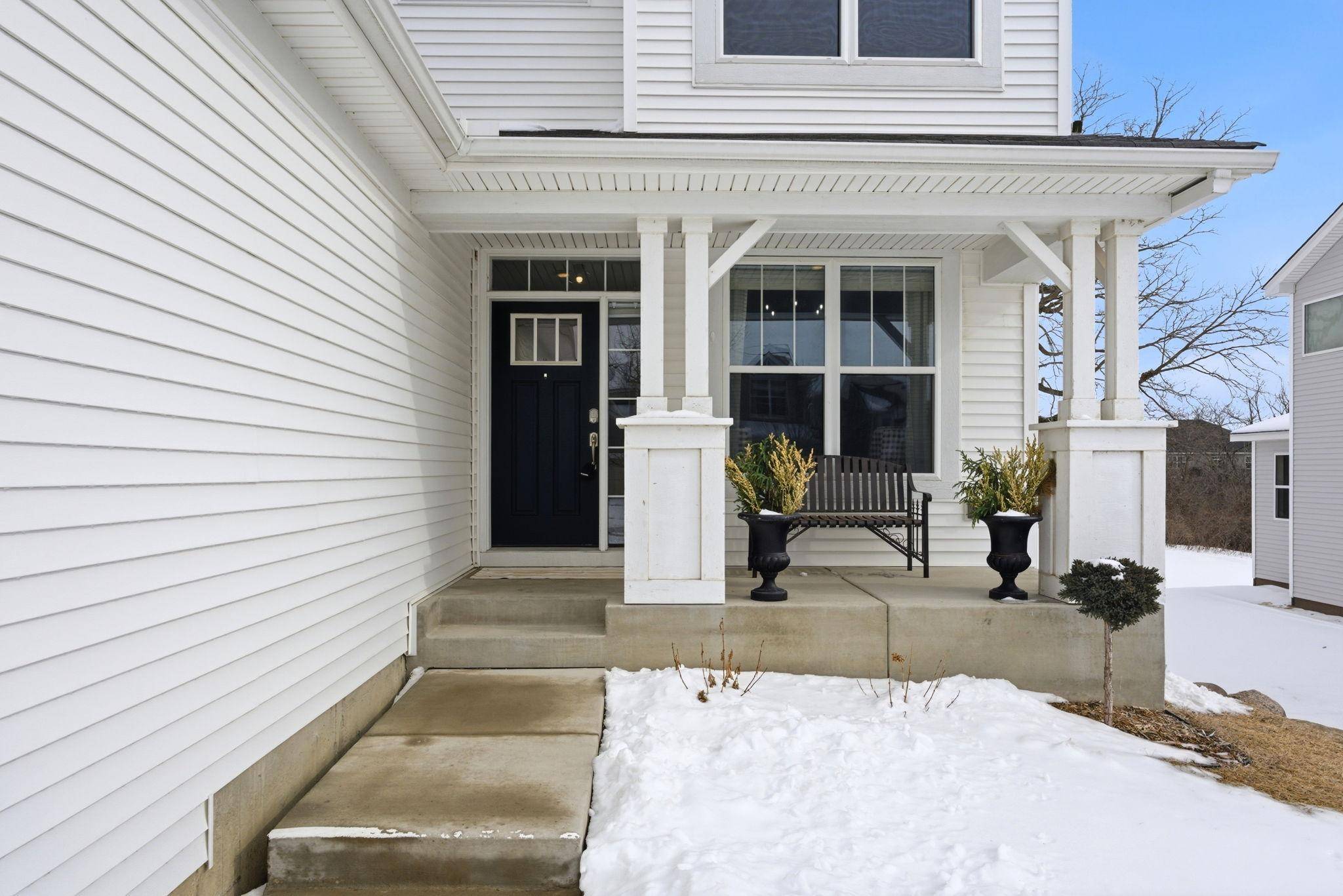 1241 Maple LN, Carver, MN 55315