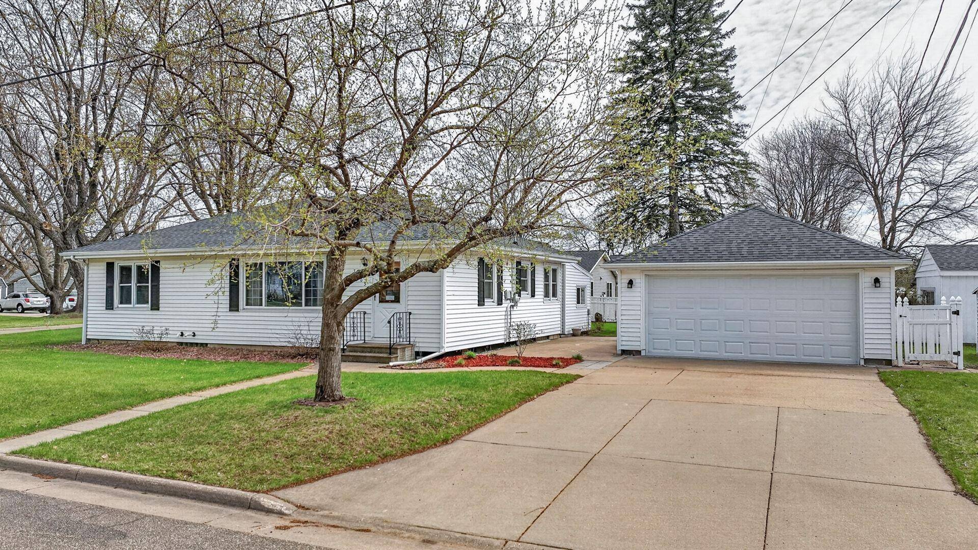 3403 Valmont AVE, Altoona, WI 54720