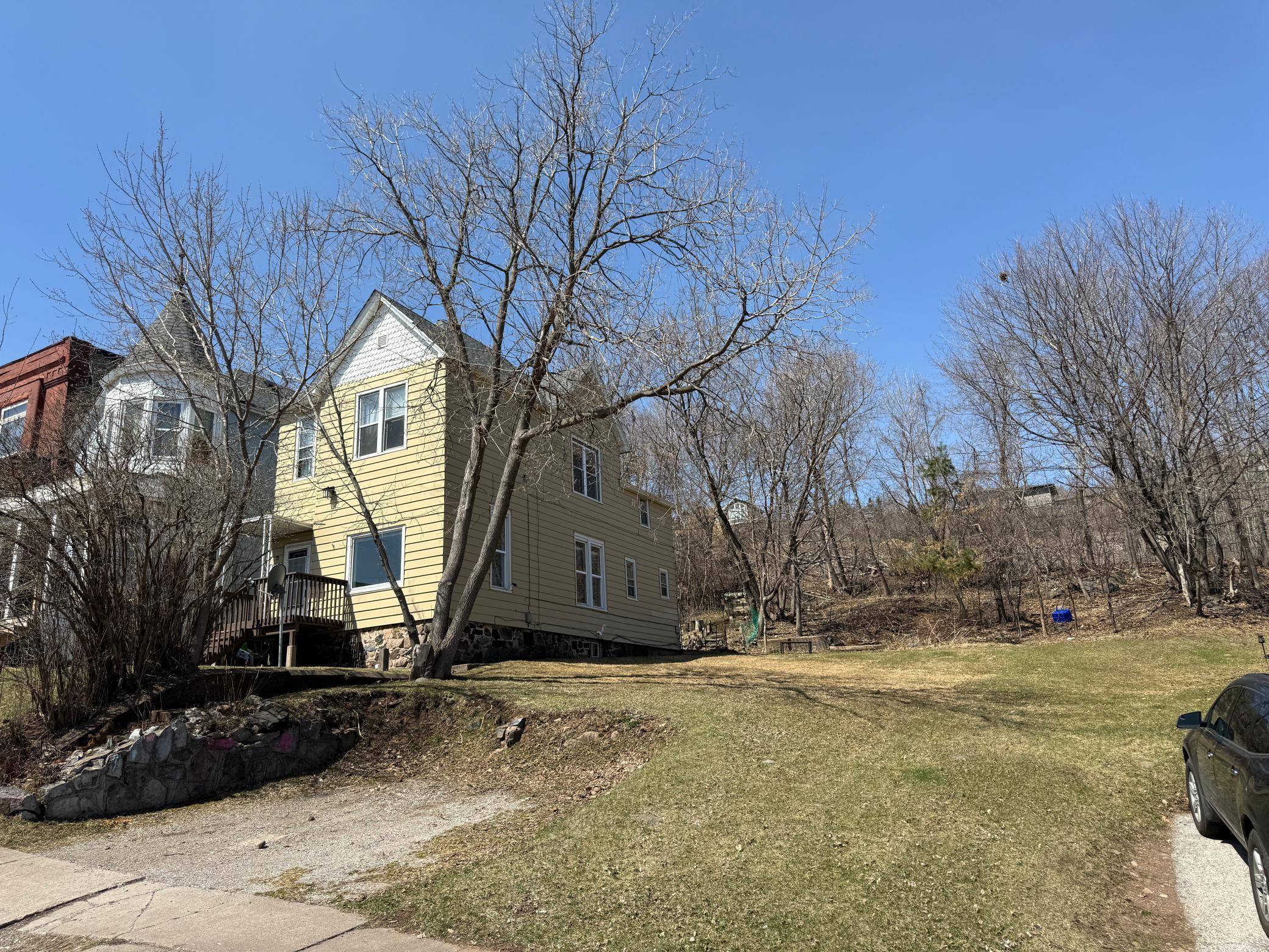 525 W 4th ST, Duluth, MN 55806