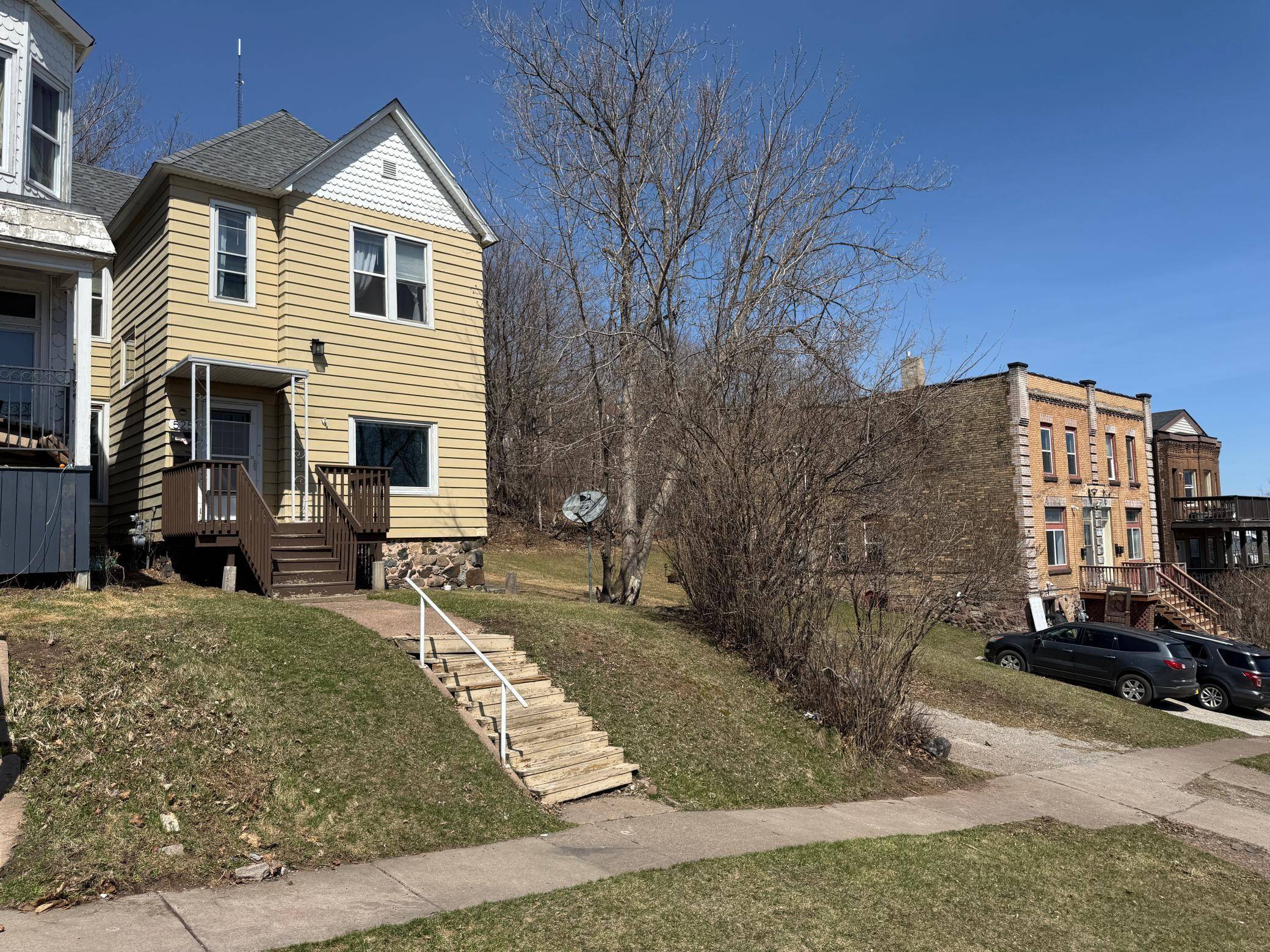 525 W 4th ST, Duluth, MN 55806
