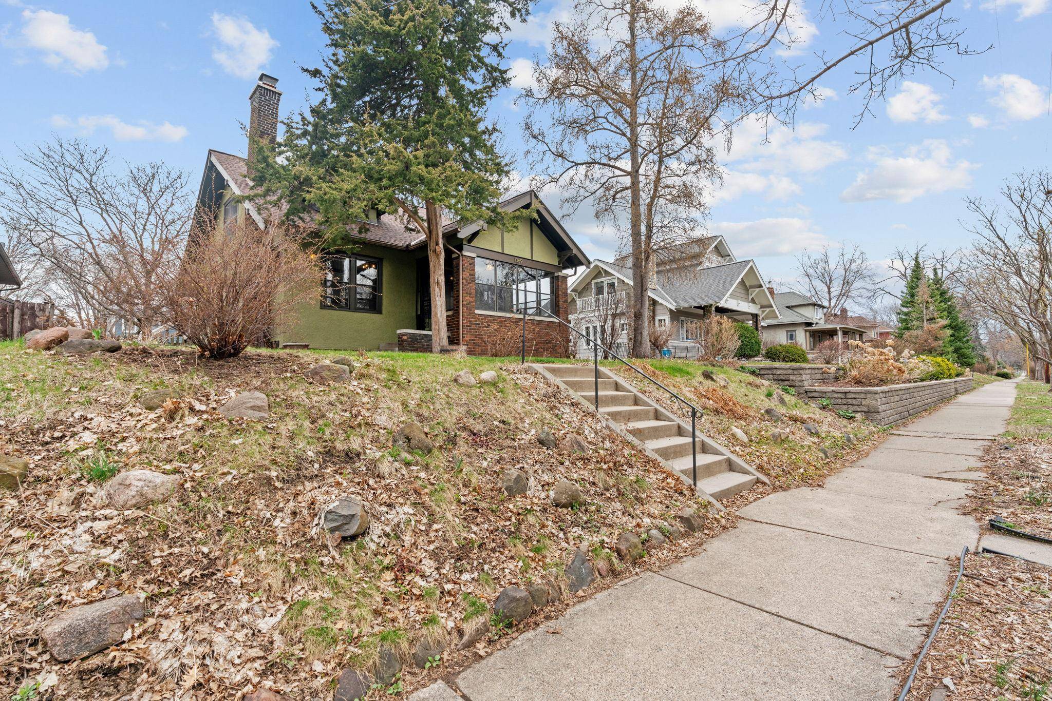 1369 Hamline AVE N, Saint Paul, MN 55108