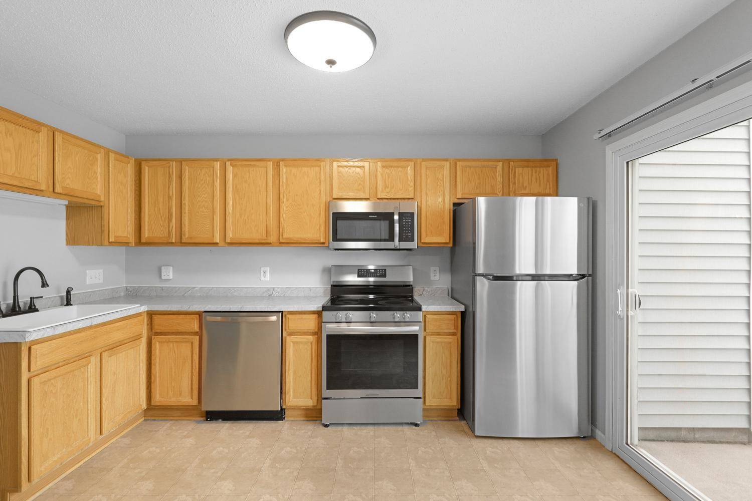 1144 101st AVE NE #A, Blaine, MN 55434