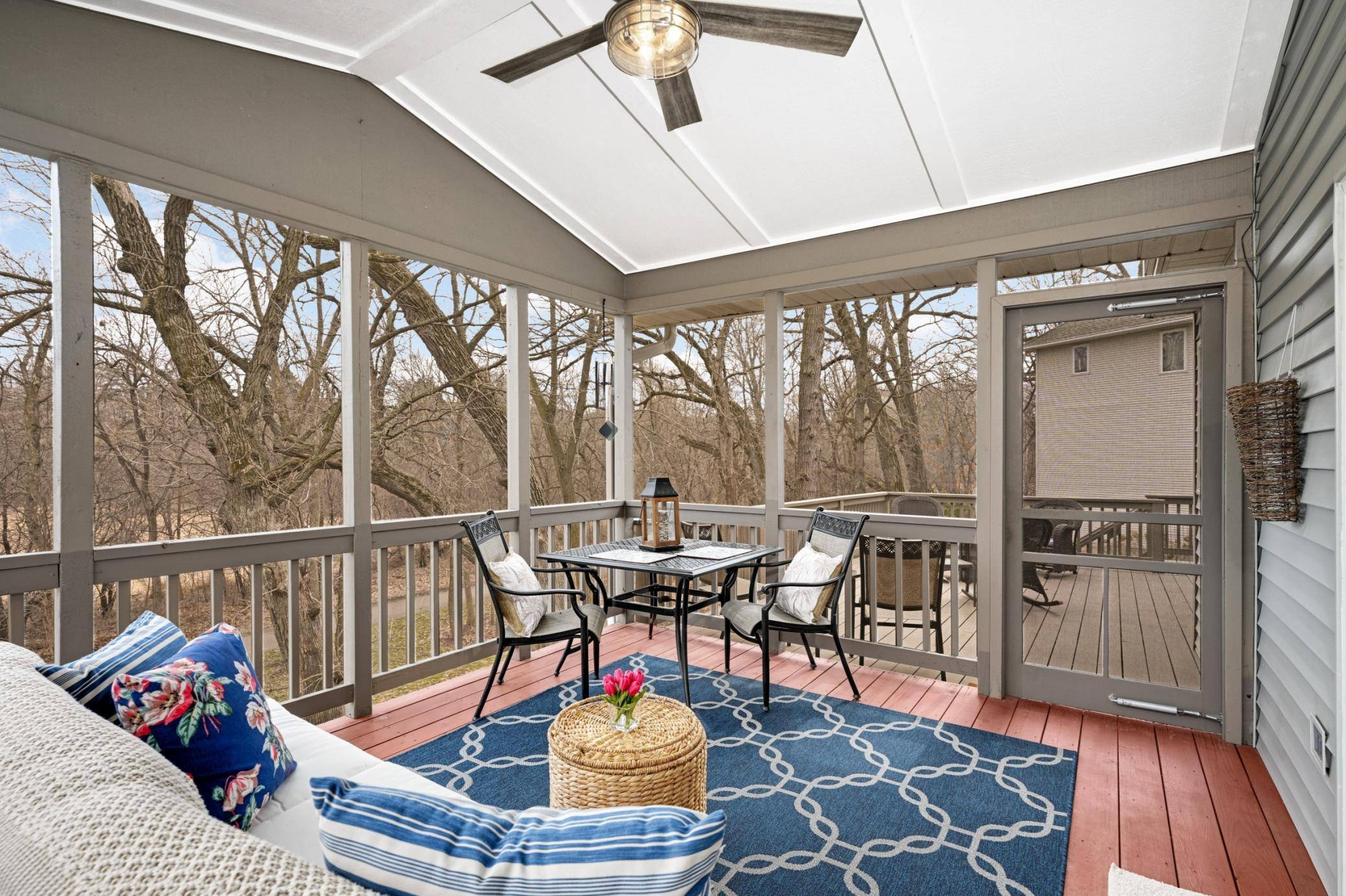 8595 Drake CT, Chanhassen, MN 55317