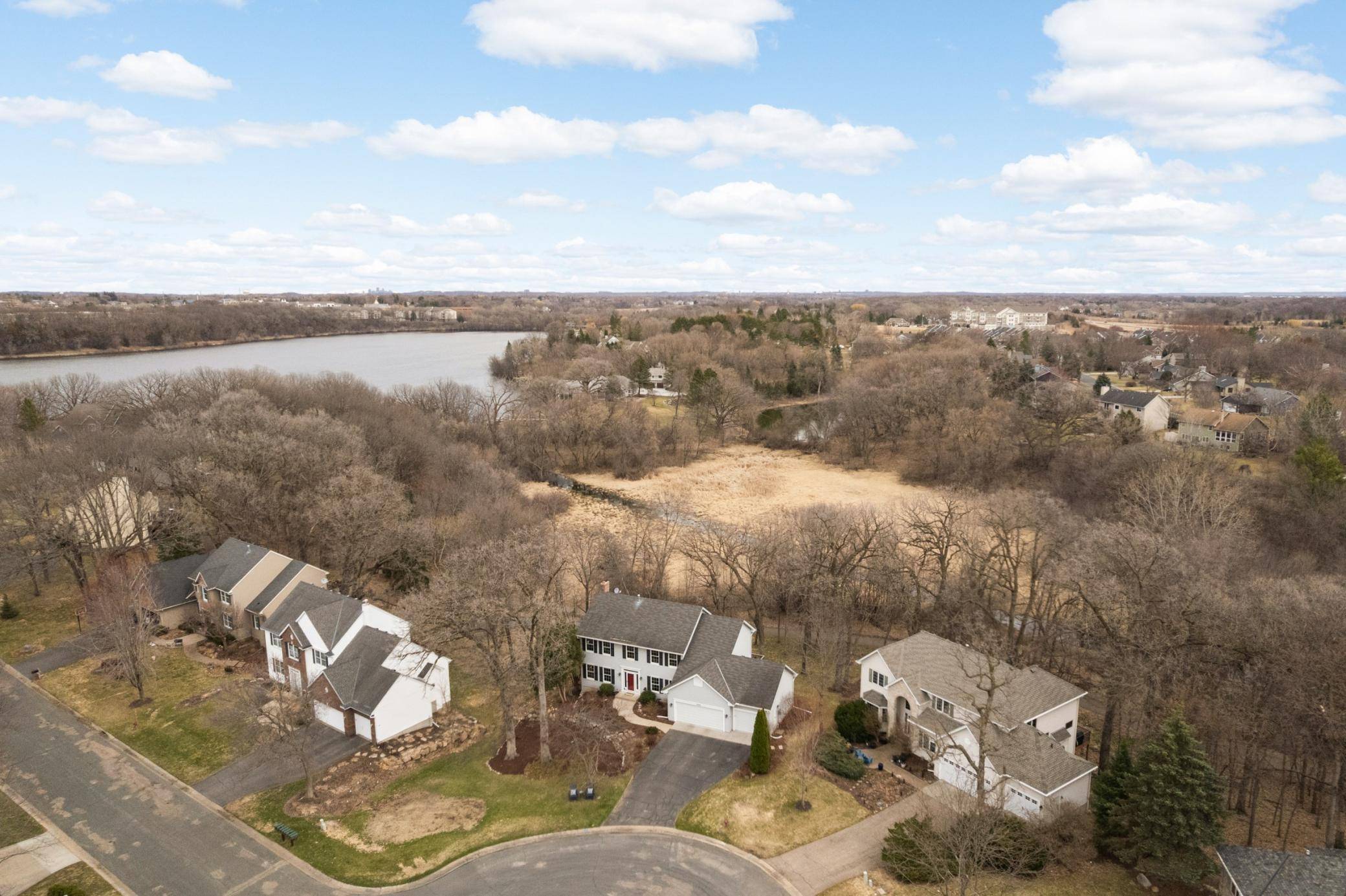 8595 Drake CT, Chanhassen, MN 55317
