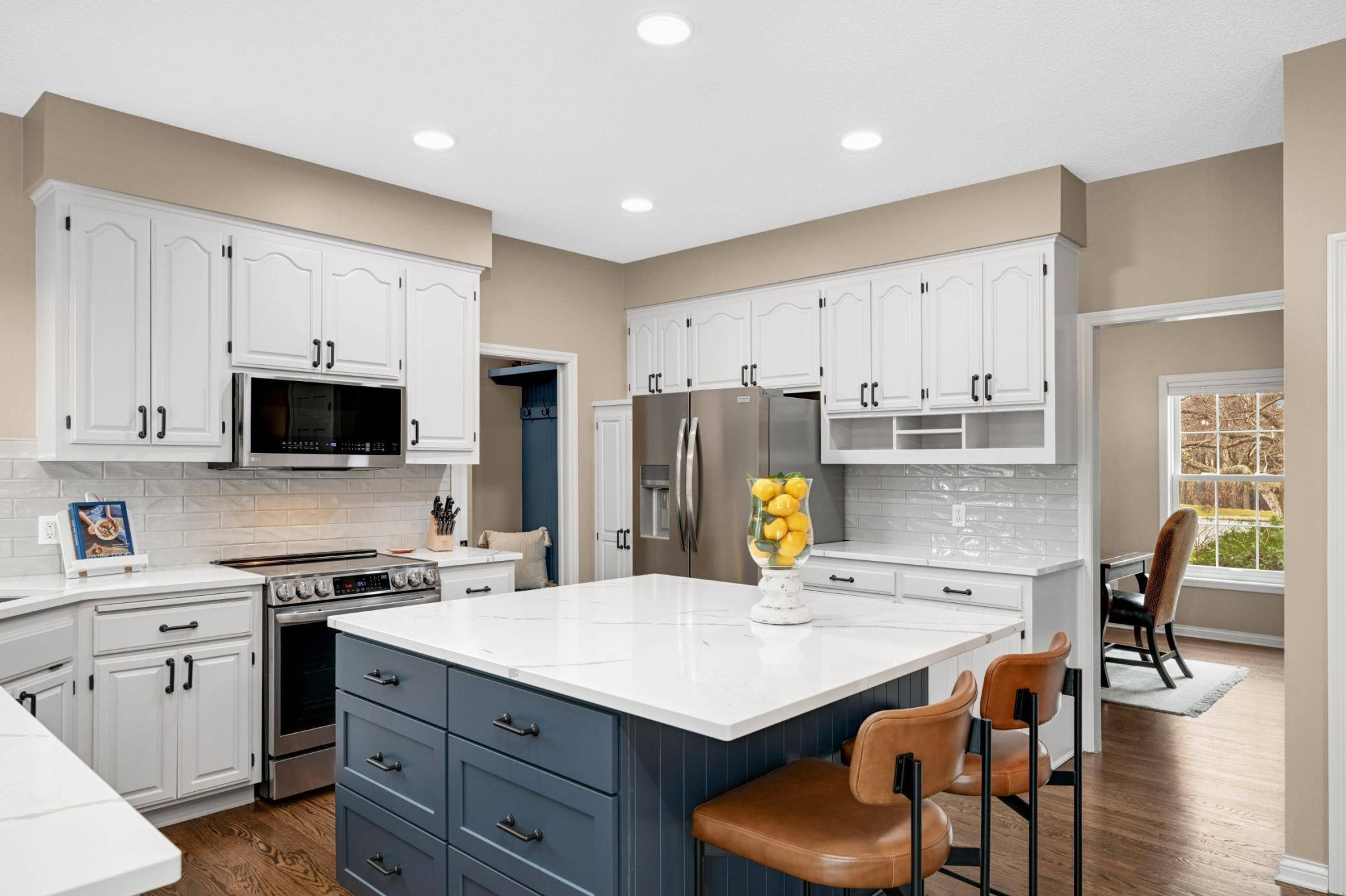 8595 Drake CT, Chanhassen, MN 55317