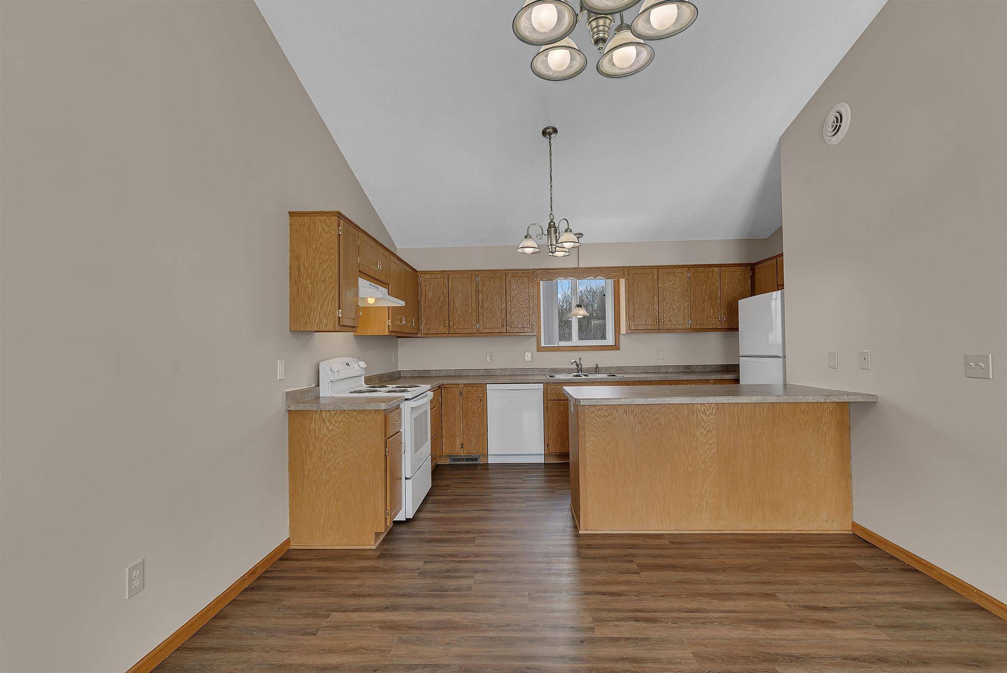 214 Appaloosa CT, Braham, MN 55006