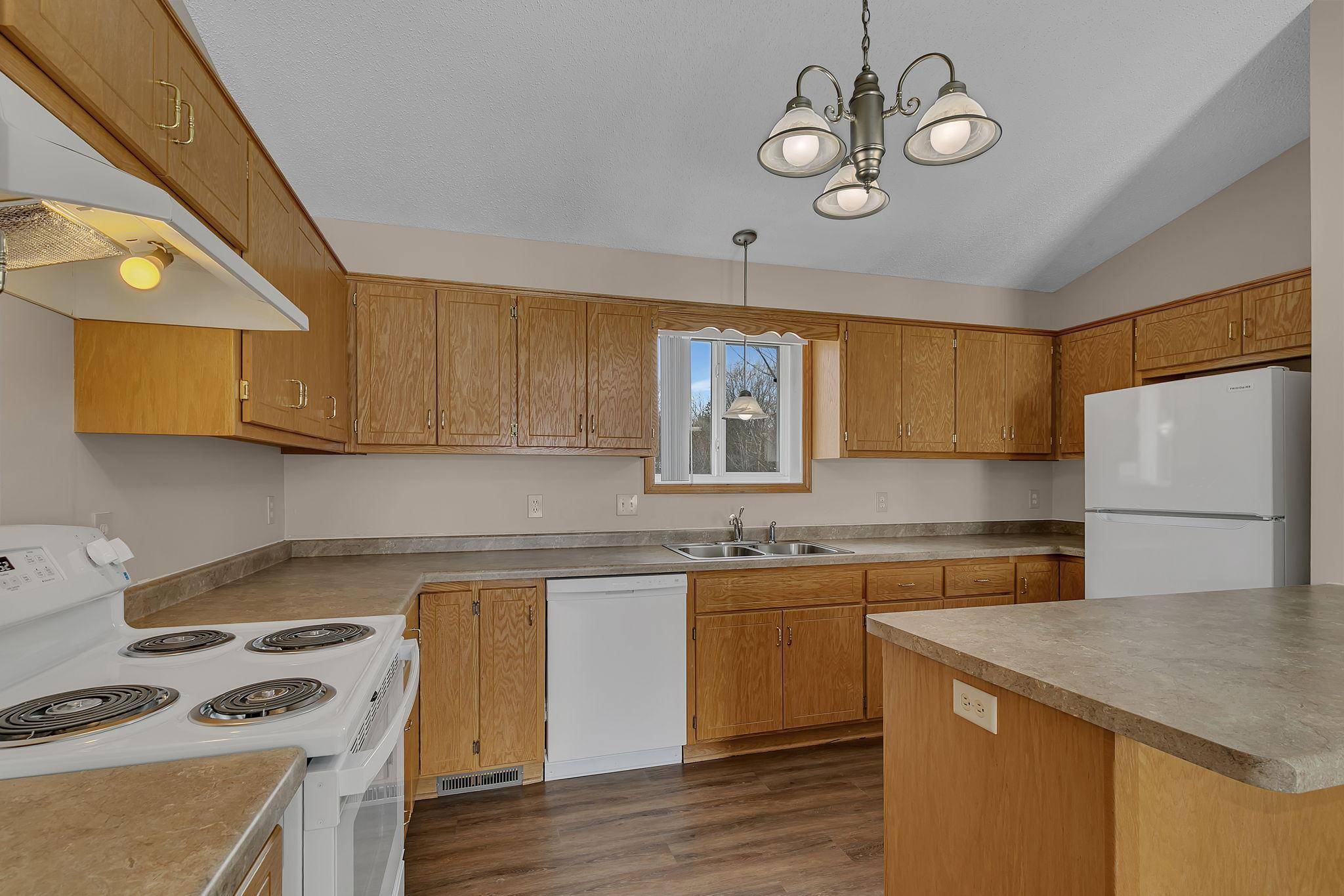 214 Appaloosa CT, Braham, MN 55006