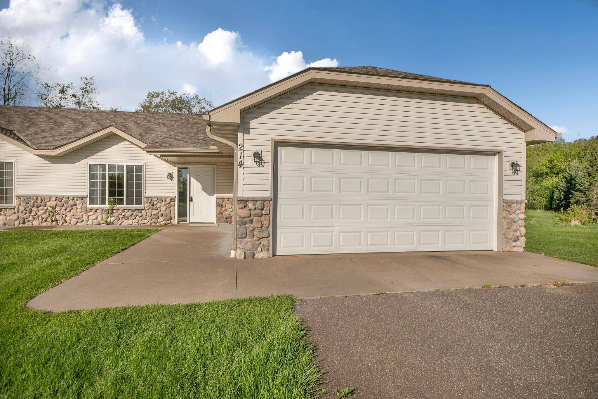 214 Appaloosa CT, Braham, MN 55006