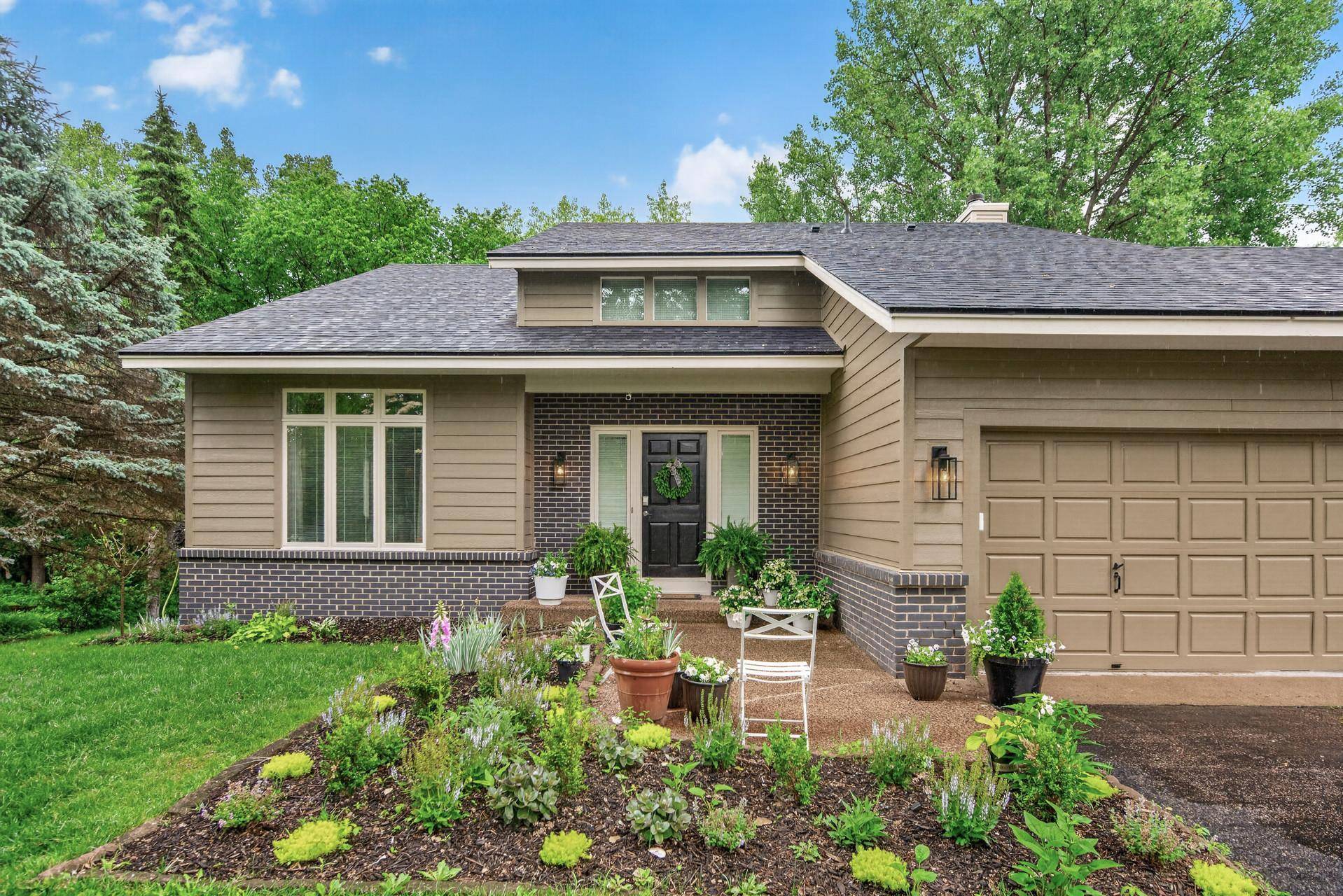 10261 Phaeton DR, Eden Prairie, MN 55347