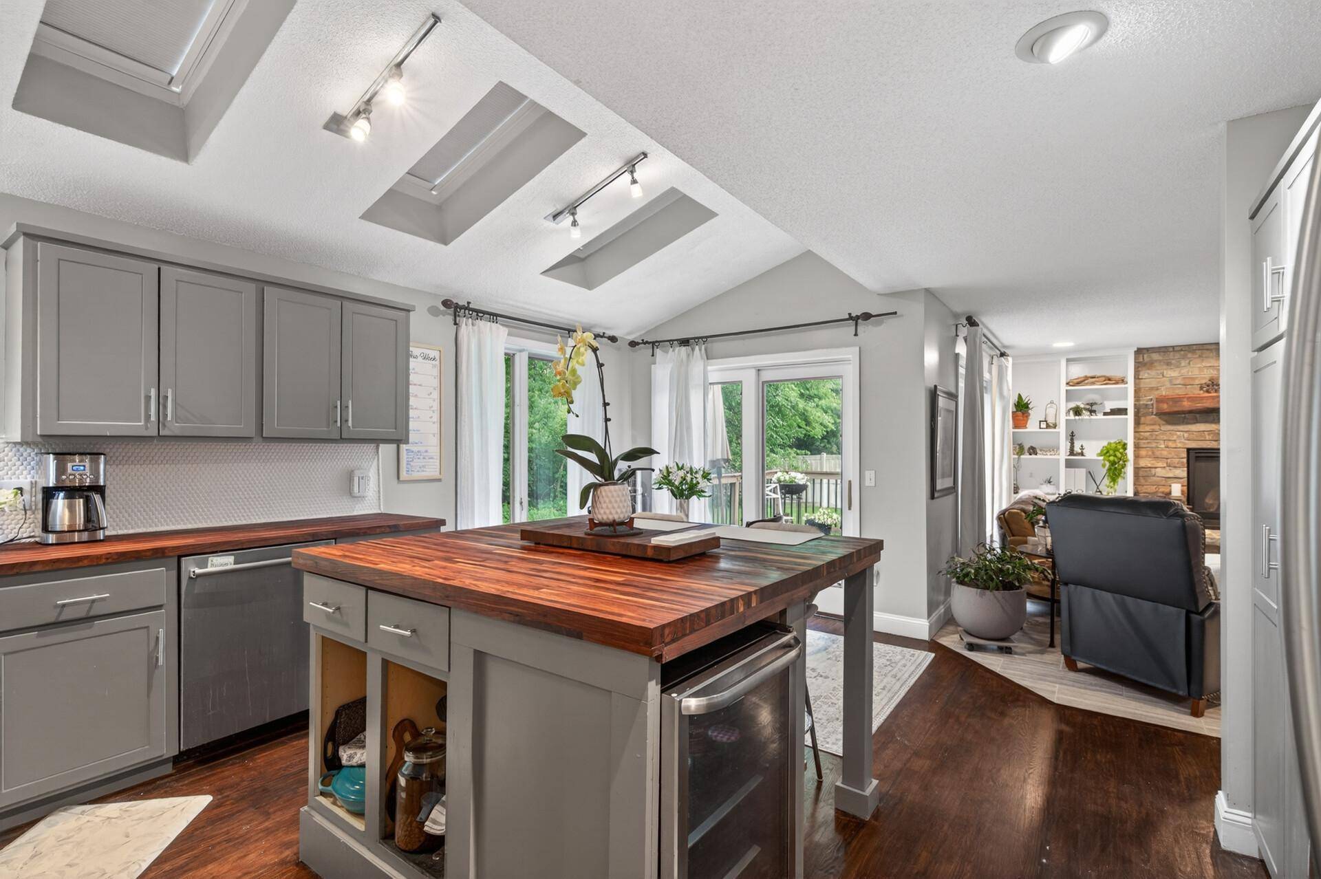 10261 Phaeton DR, Eden Prairie, MN 55347