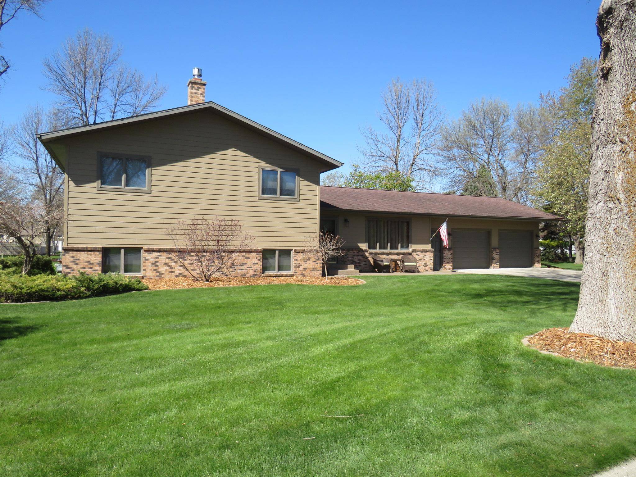 902 10th ST S, Benson, MN 56215