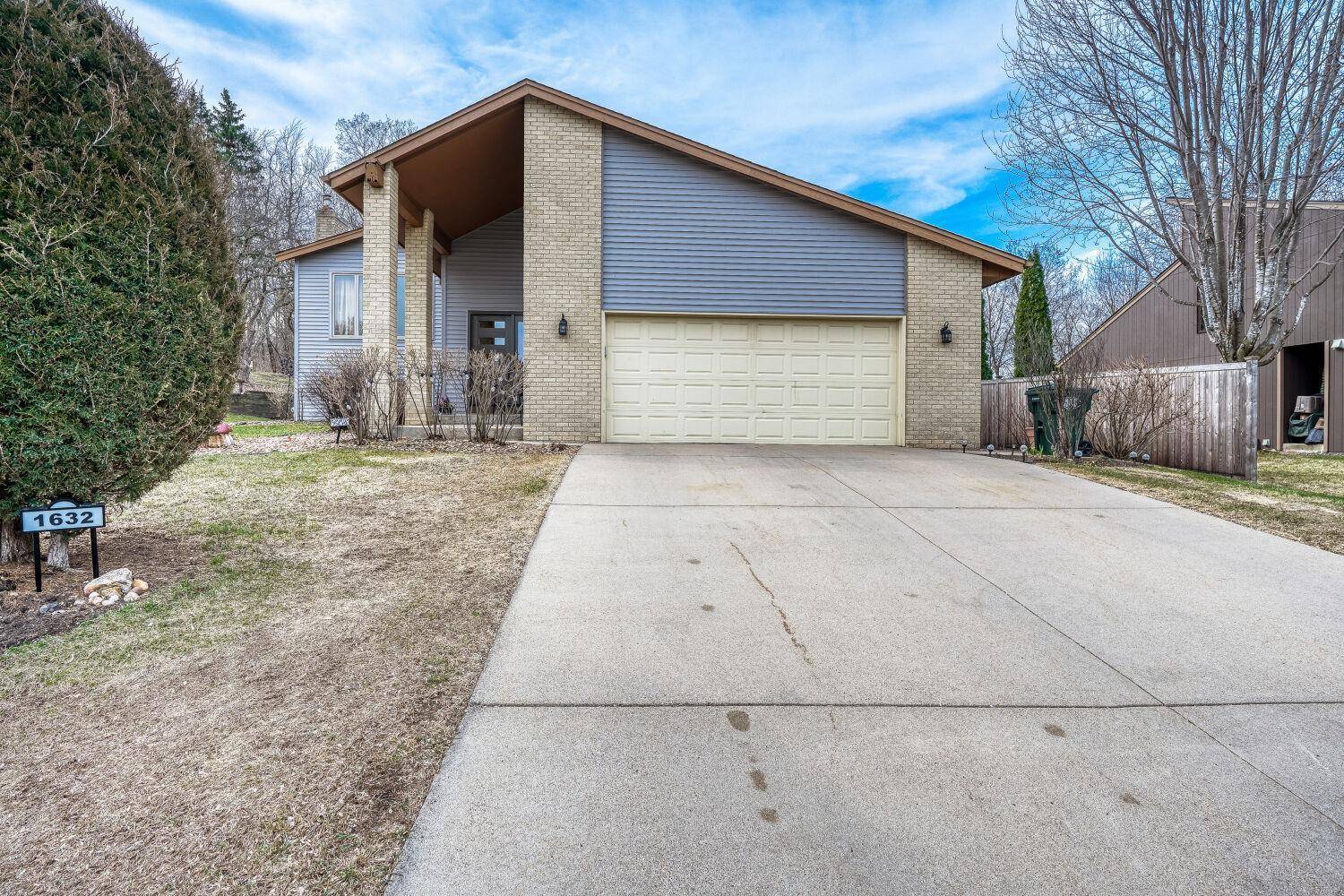 1632 Sherwood WAY, Eagan, MN 55122