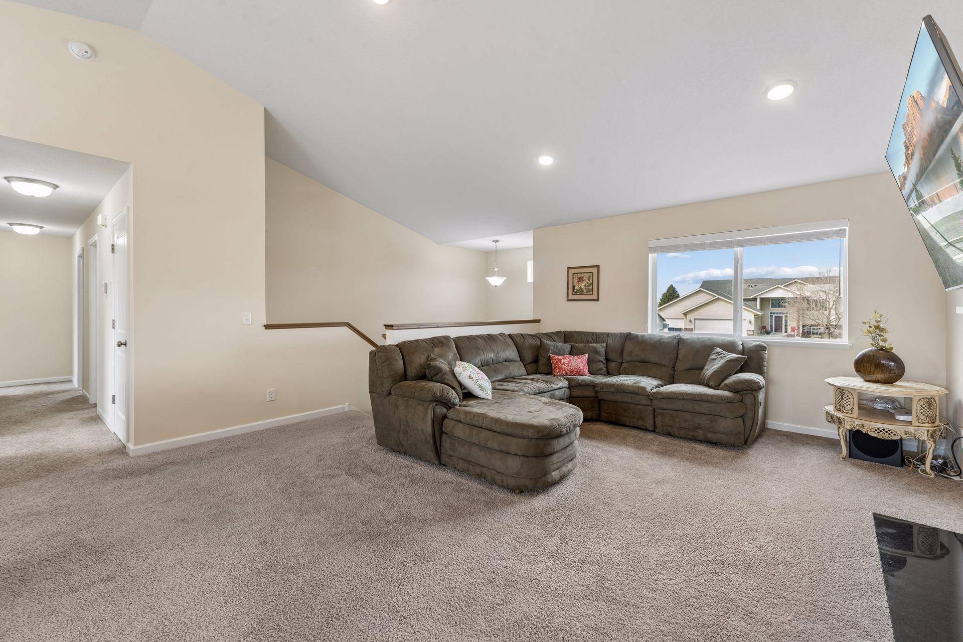 1192 Farmers LN, Belle Plaine, MN 56011