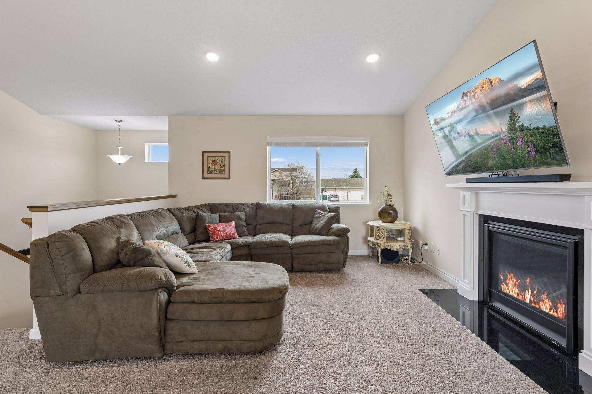 1192 Farmers LN, Belle Plaine, MN 56011