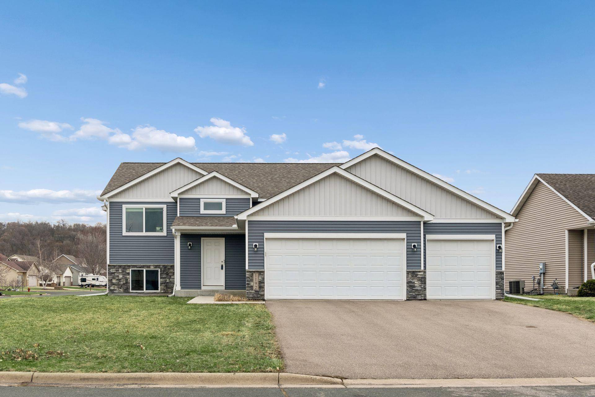1192 Farmers LN, Belle Plaine, MN 56011