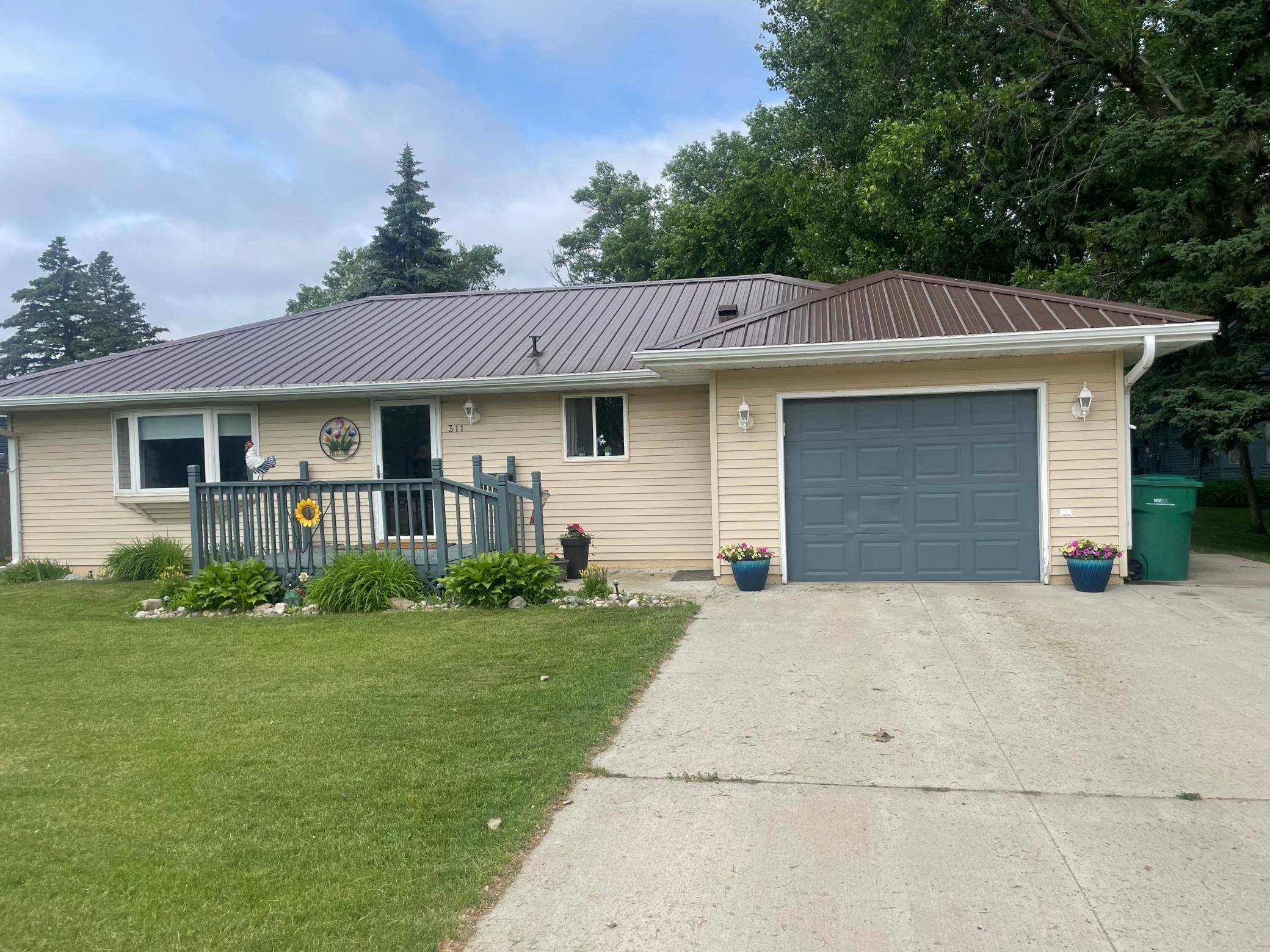 311 4th AVE E, Abercrombie, ND 58001