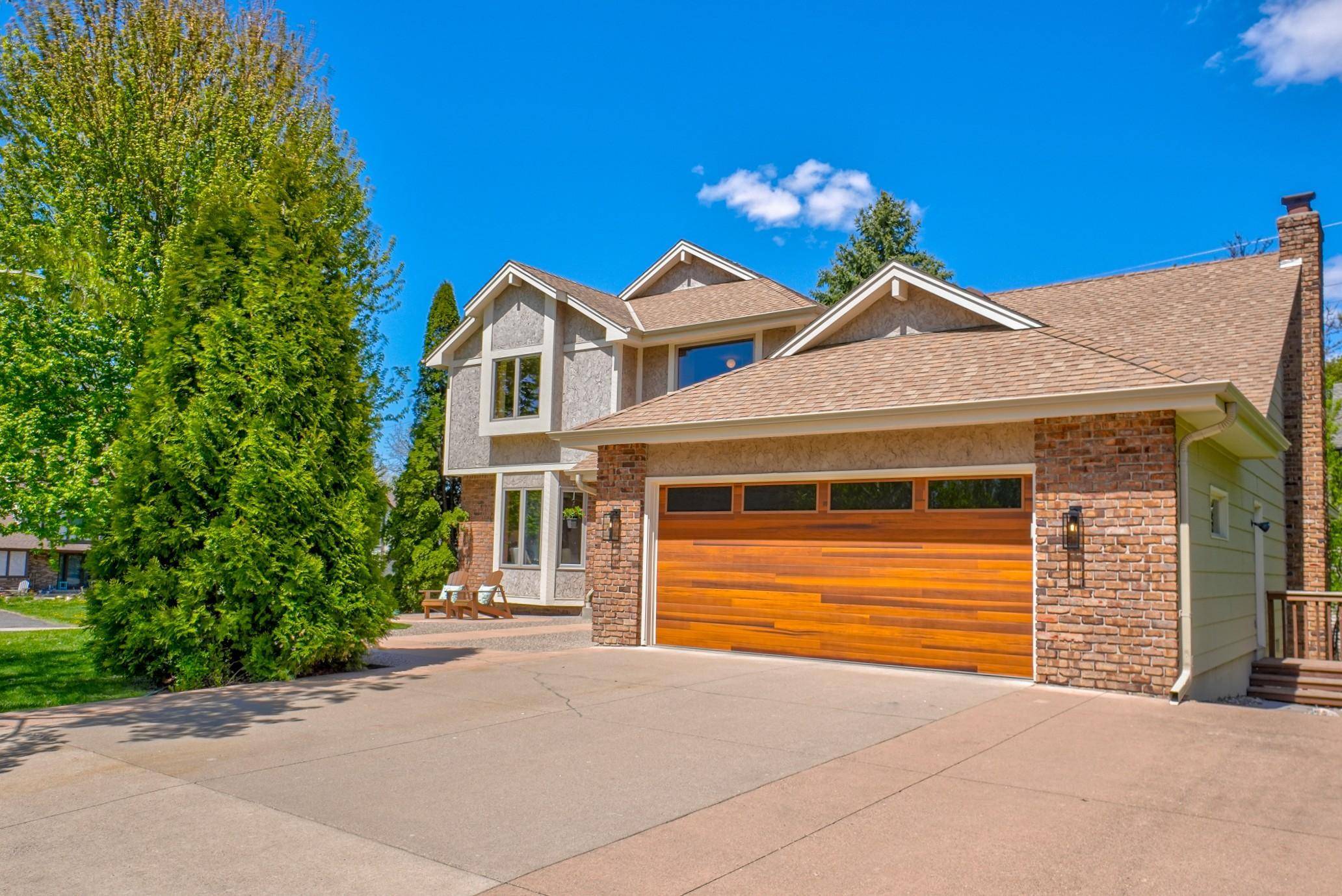 1501 Royal LN, Arden Hills, MN 55112