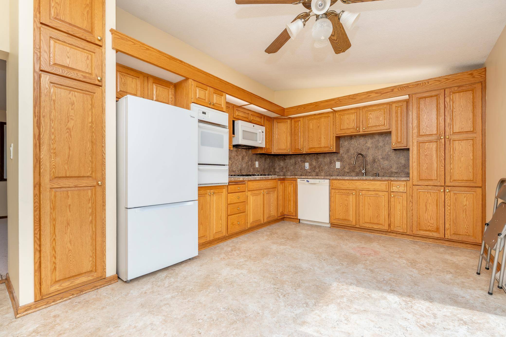 6401 Shingle Creek DR, Brooklyn Park, MN 55445