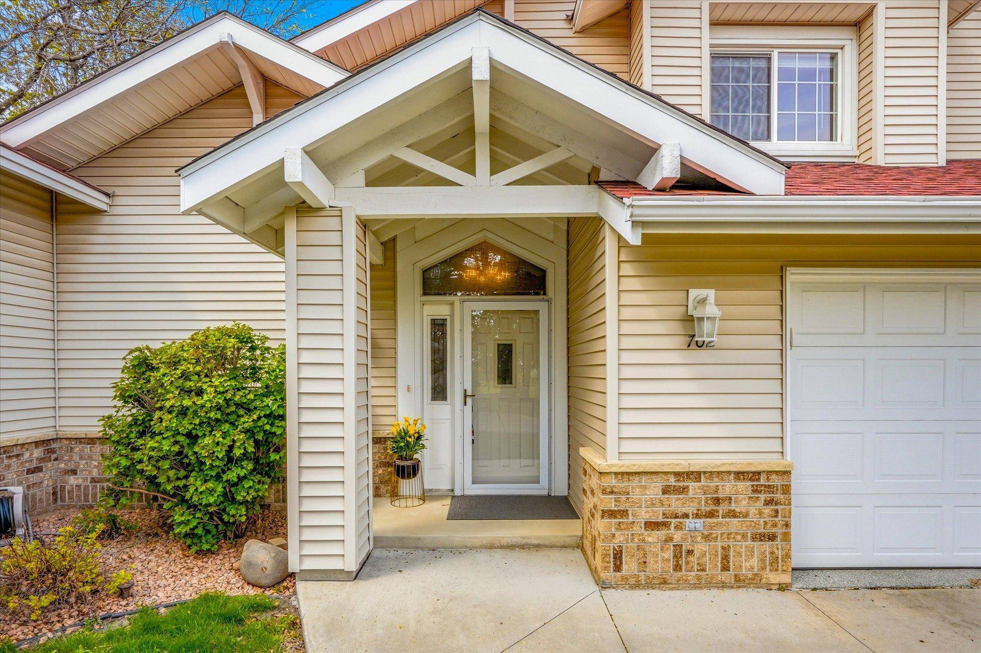 702 E Nicollet BLVD, Burnsville, MN 55337