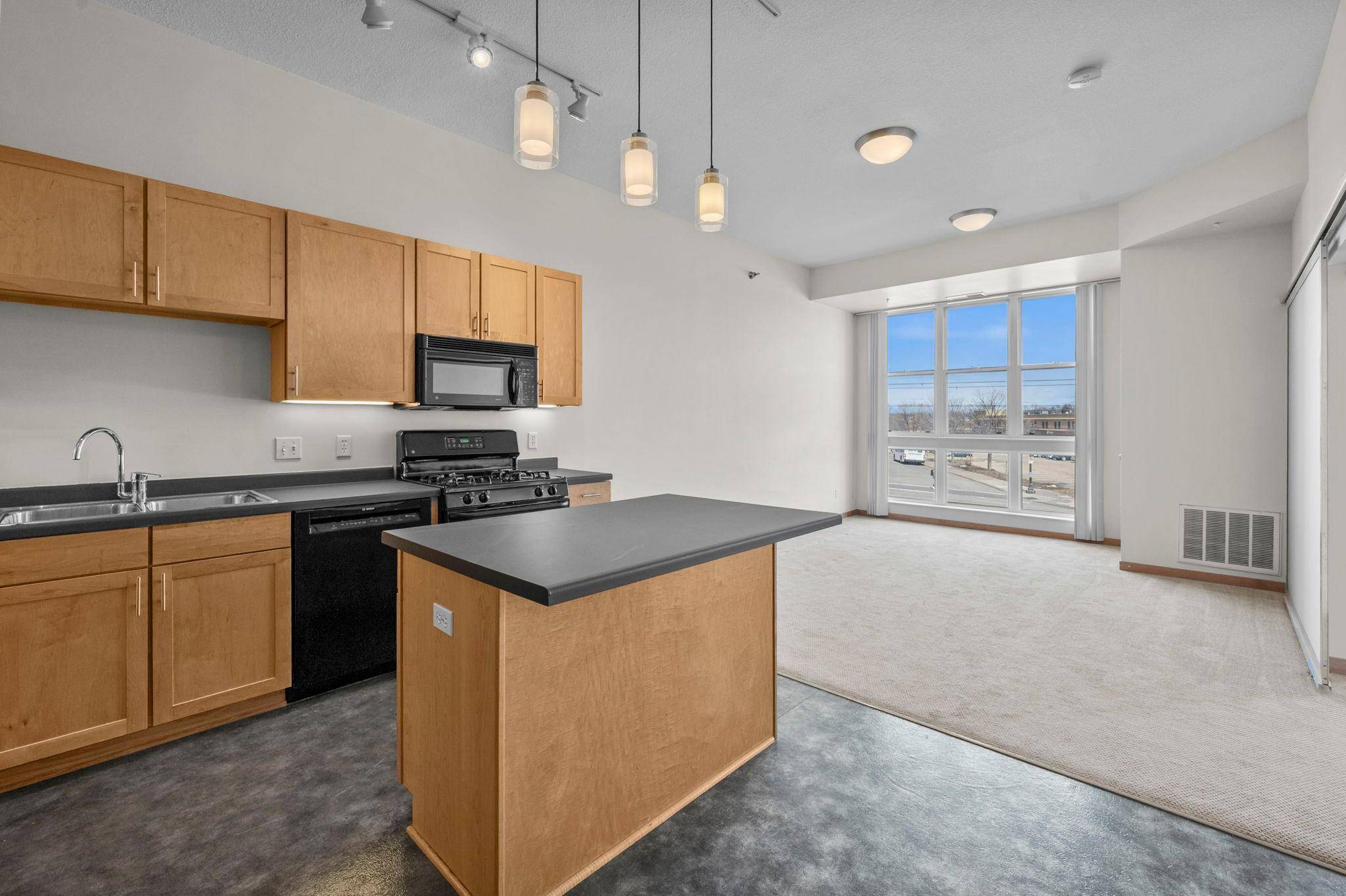 2650 University AVE W #221, Saint Paul, MN 55114