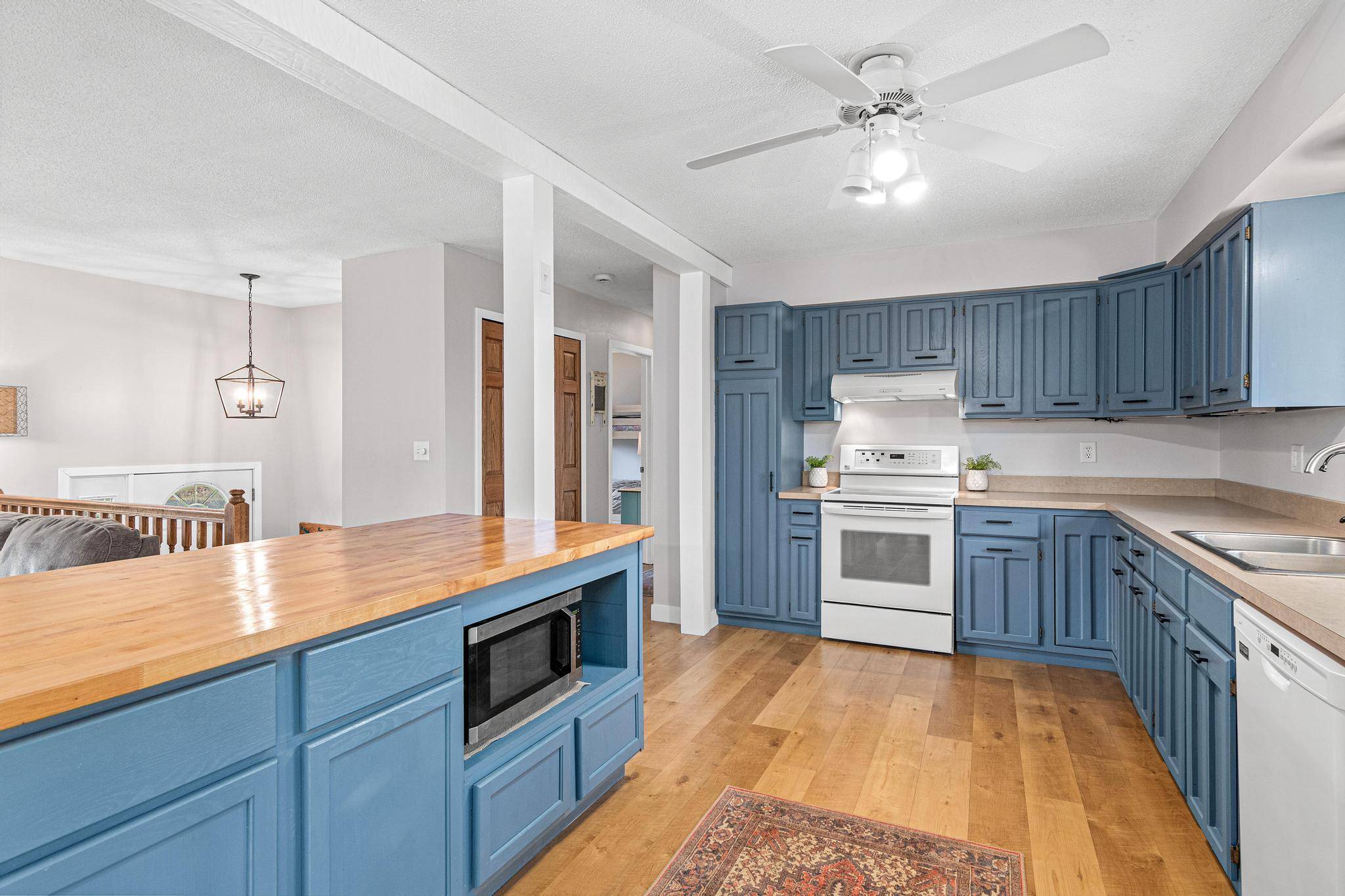 22531 Iverson LN N, Forest Lake, MN 55025