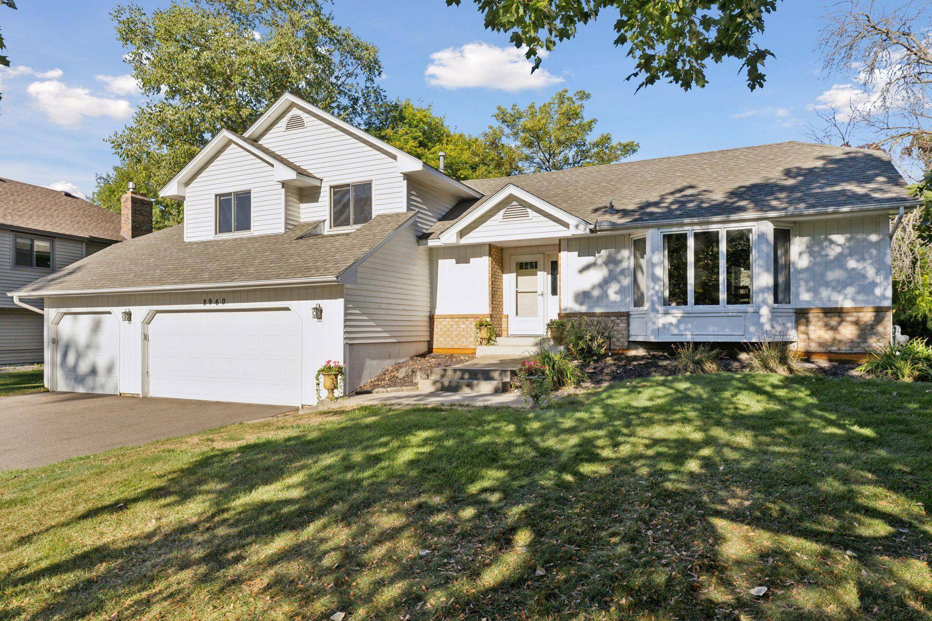 8960 Montegue TER, Brooklyn Park, MN 55443