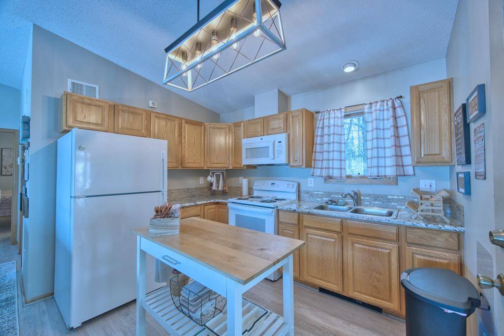 10153 S Clear Lake RD, Britt, MN 55710