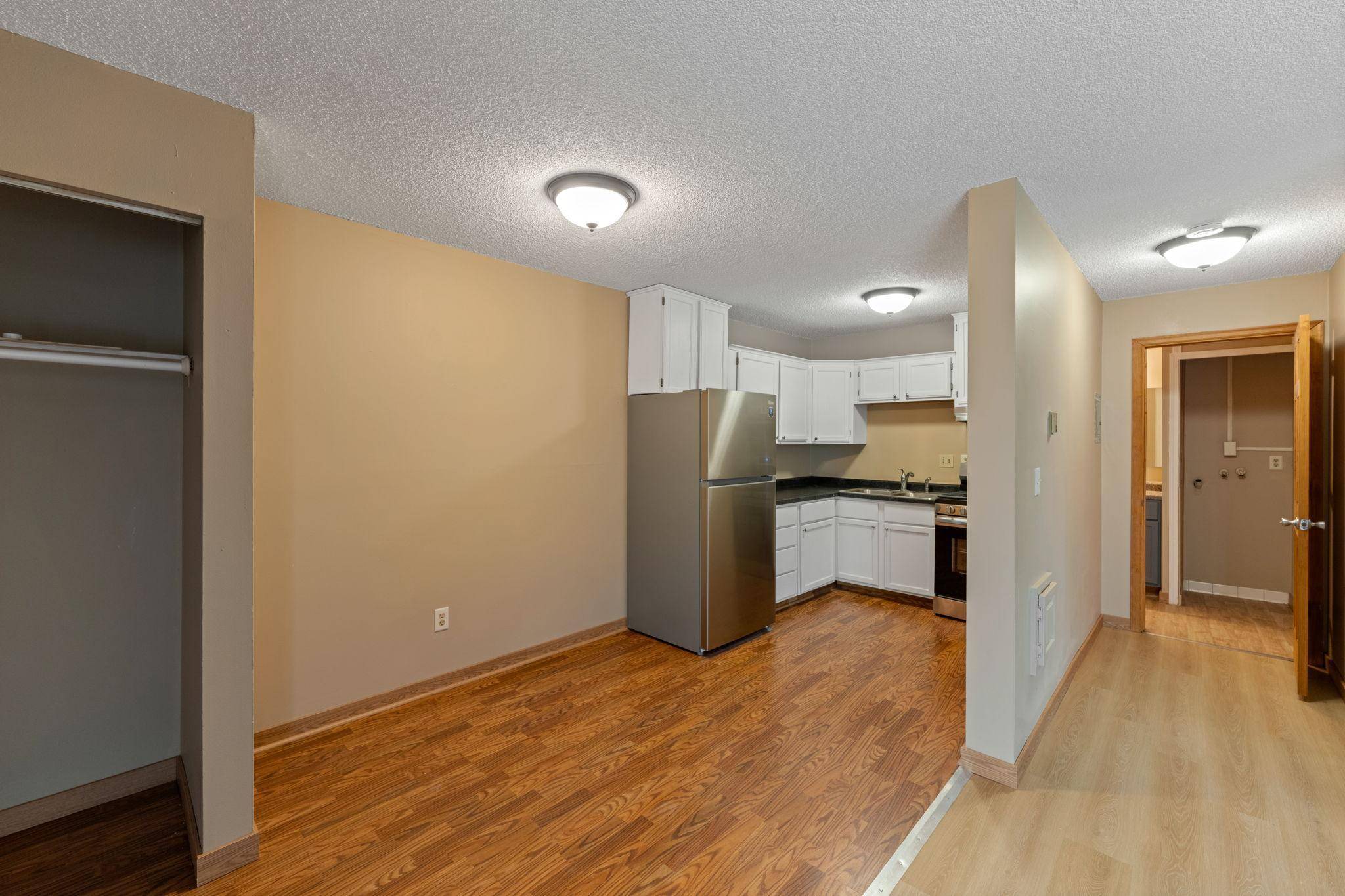 7202 72nd LN N, Brooklyn Park, MN 55428