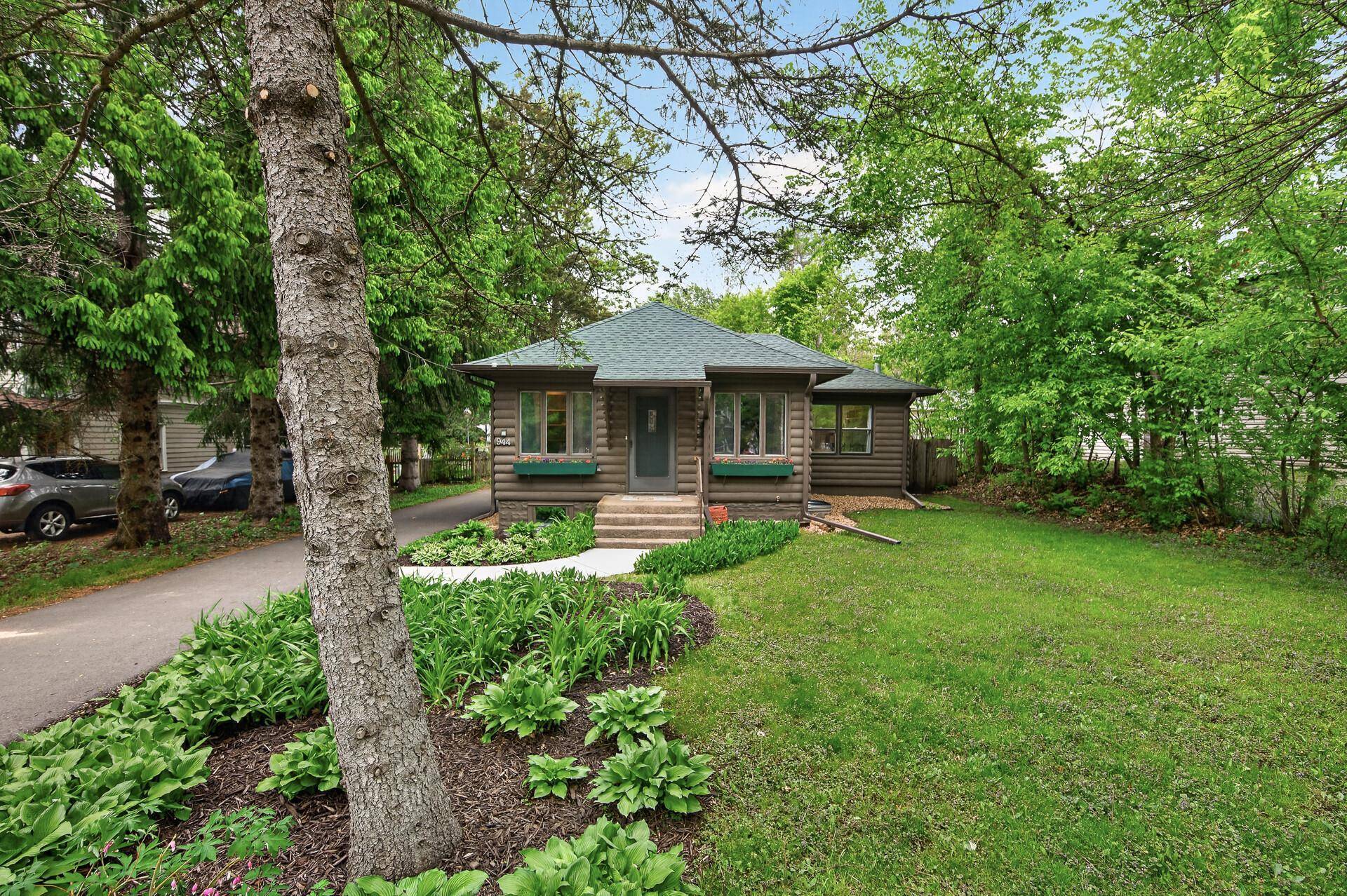 944 Mahtomedi AVE, Mahtomedi, MN 55115