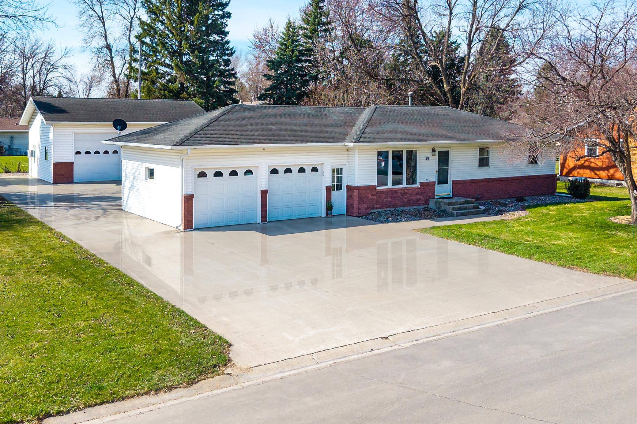 275 Crescent DR, Breckenridge, MN 56520