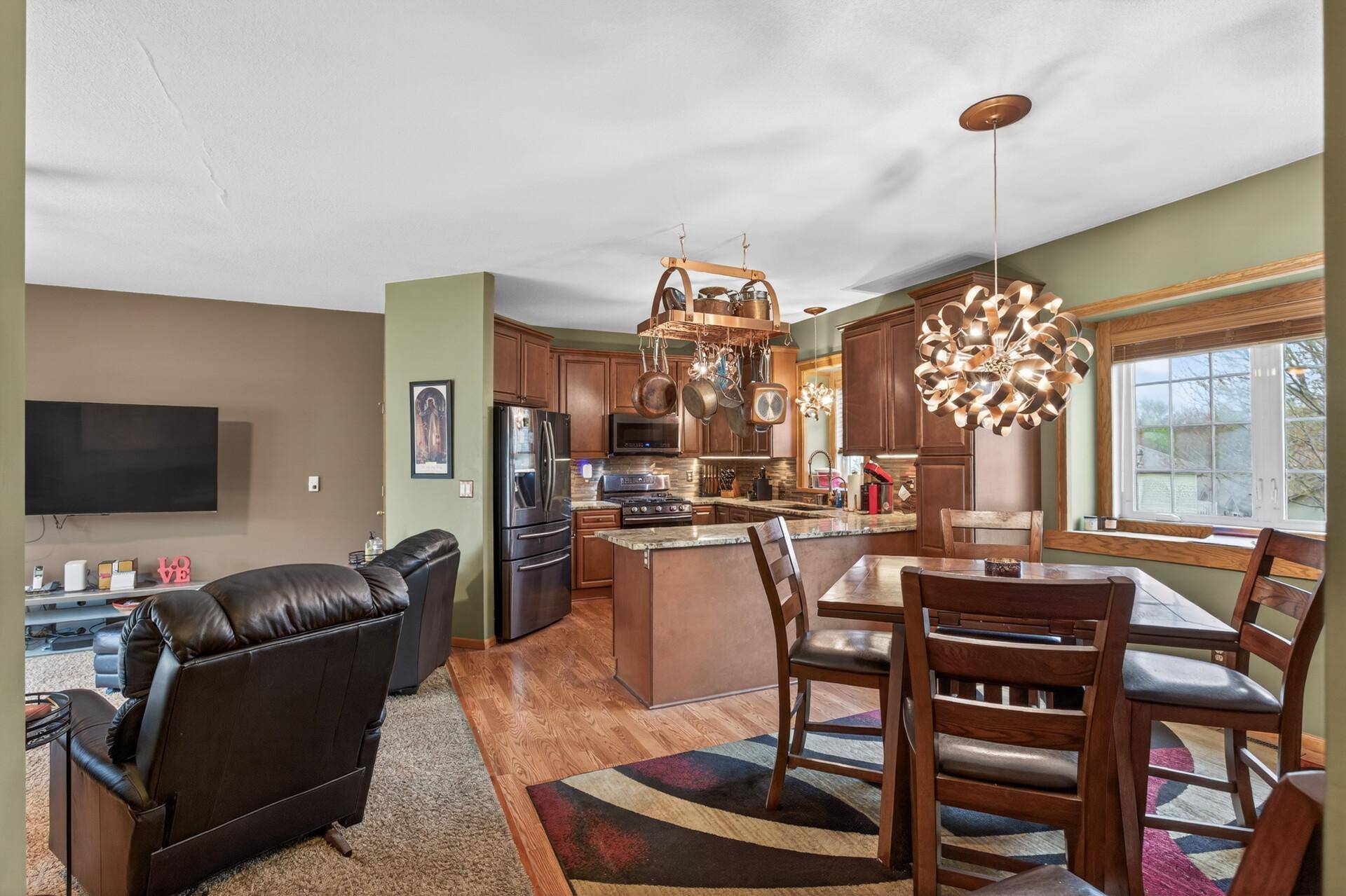 1318 Mcandrews RD E #23, Burnsville, MN 55337