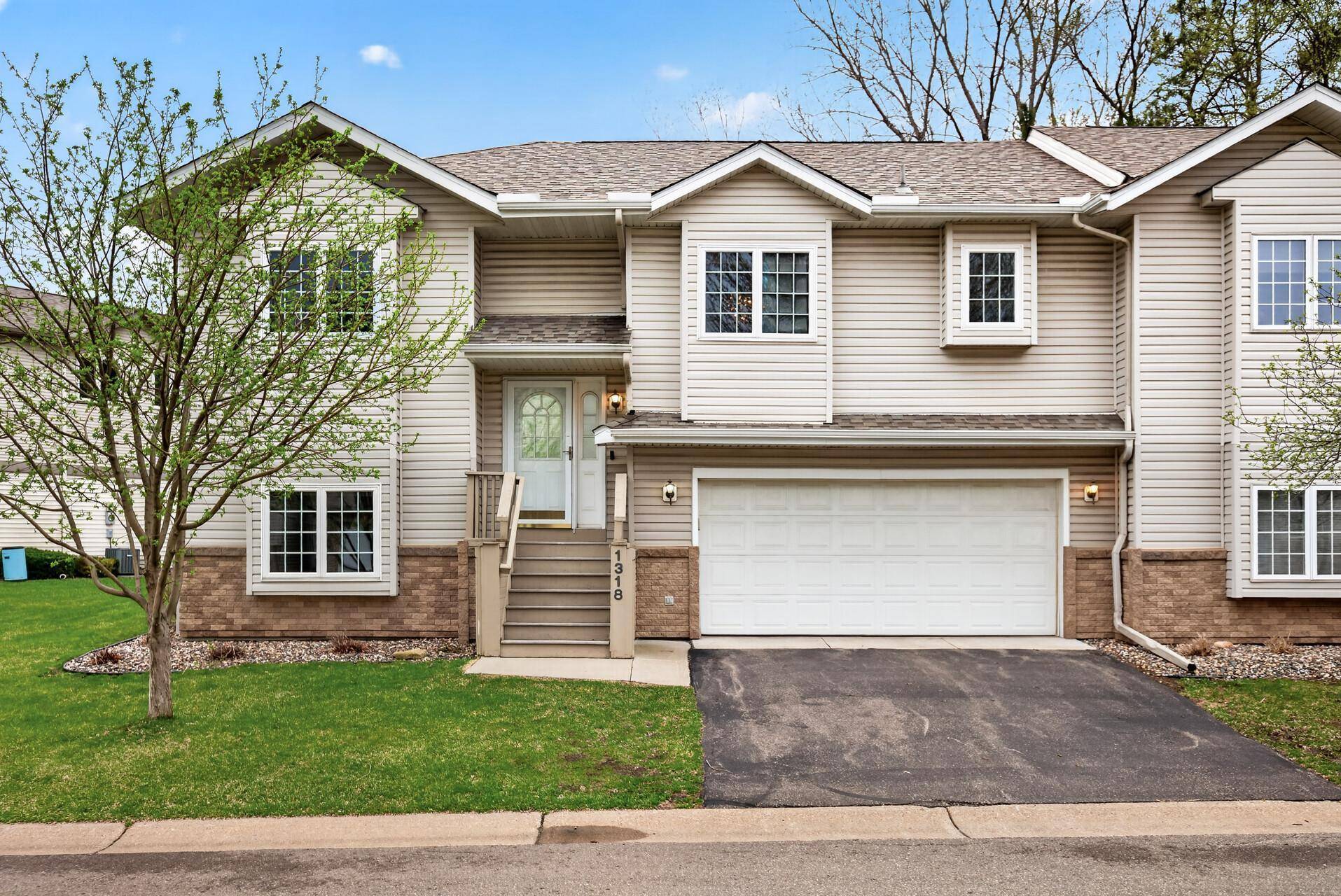 1318 Mcandrews RD E #23, Burnsville, MN 55337