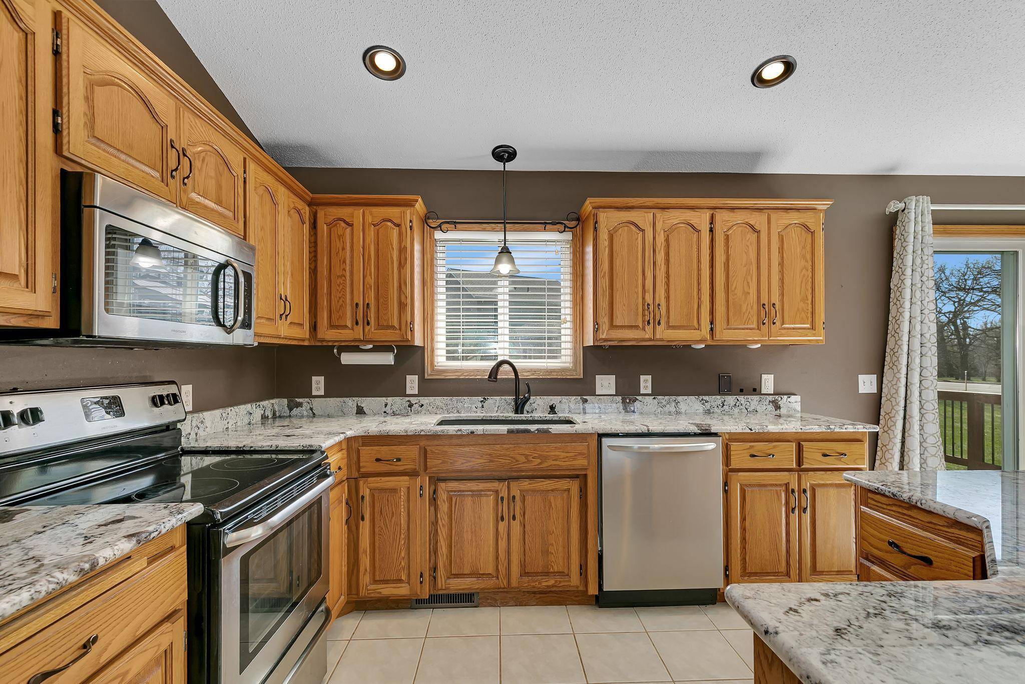 1002 Brook CT, Sauk Rapids, MN 56379
