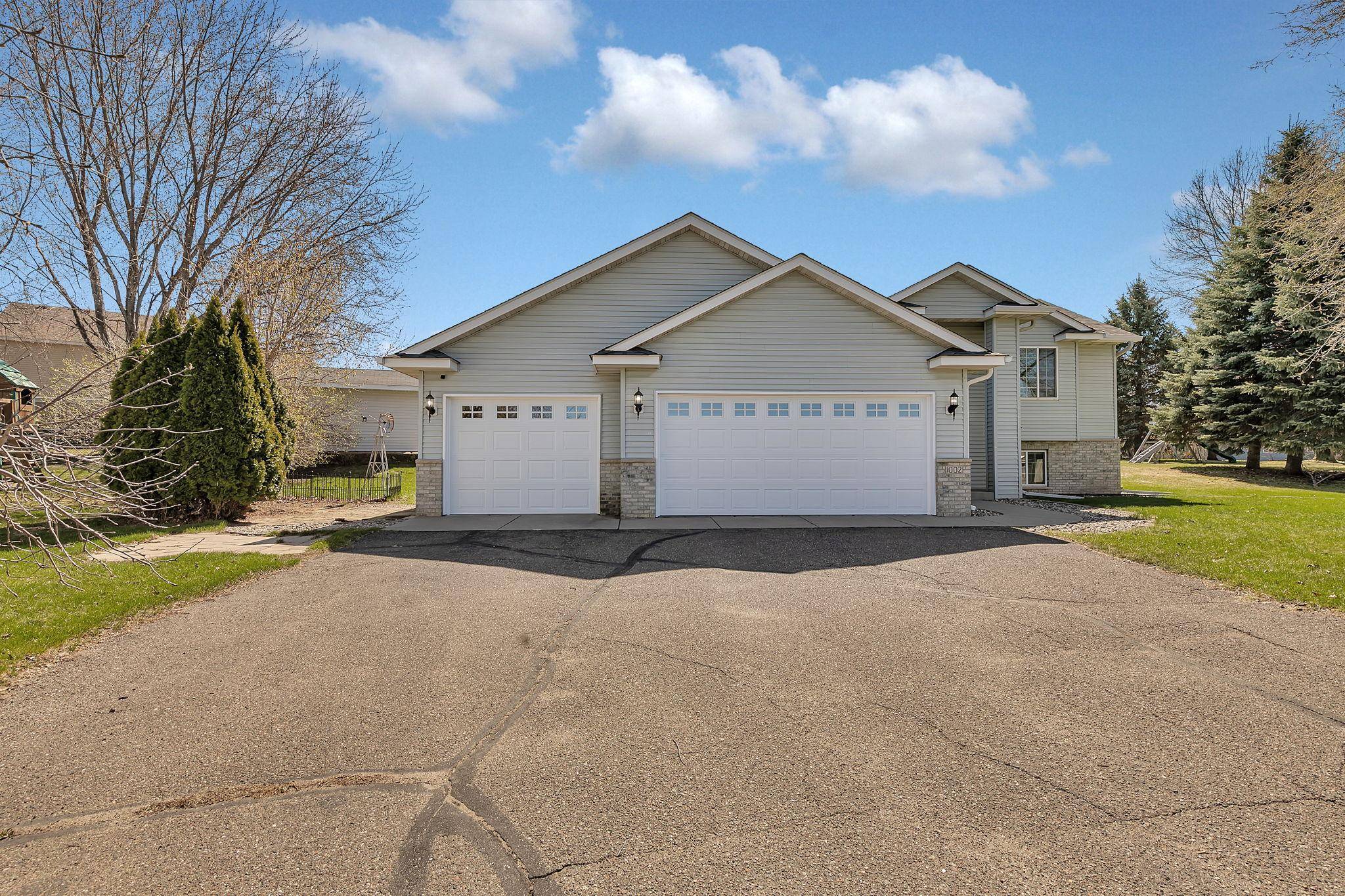 1002 Brook CT, Sauk Rapids, MN 56379