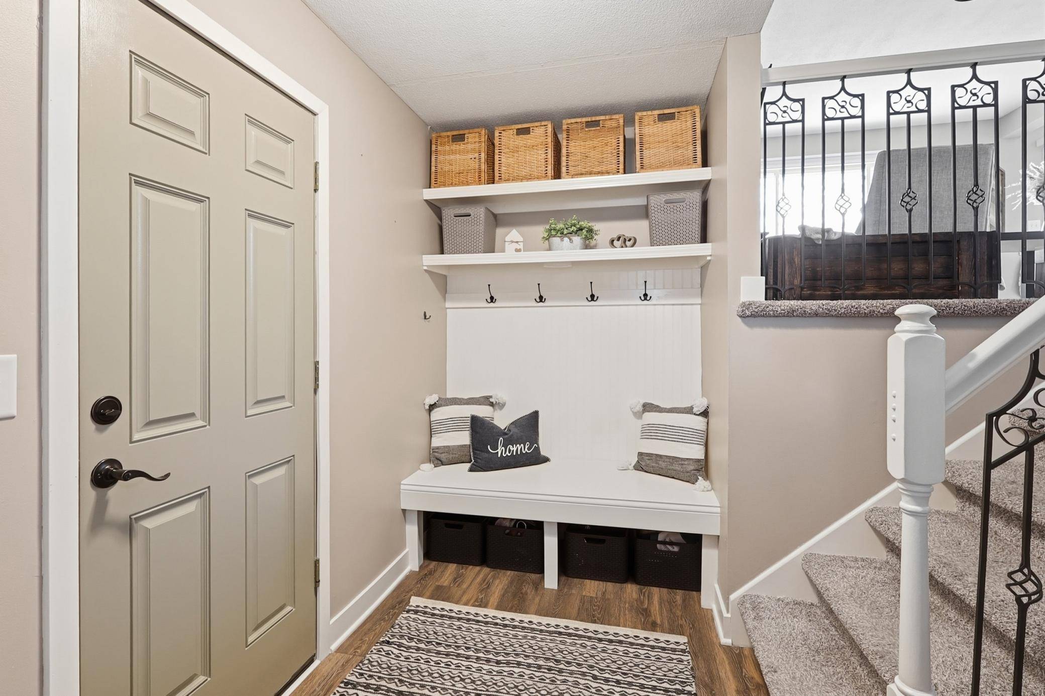 852 Cortland DR, Apple Valley, MN 55124